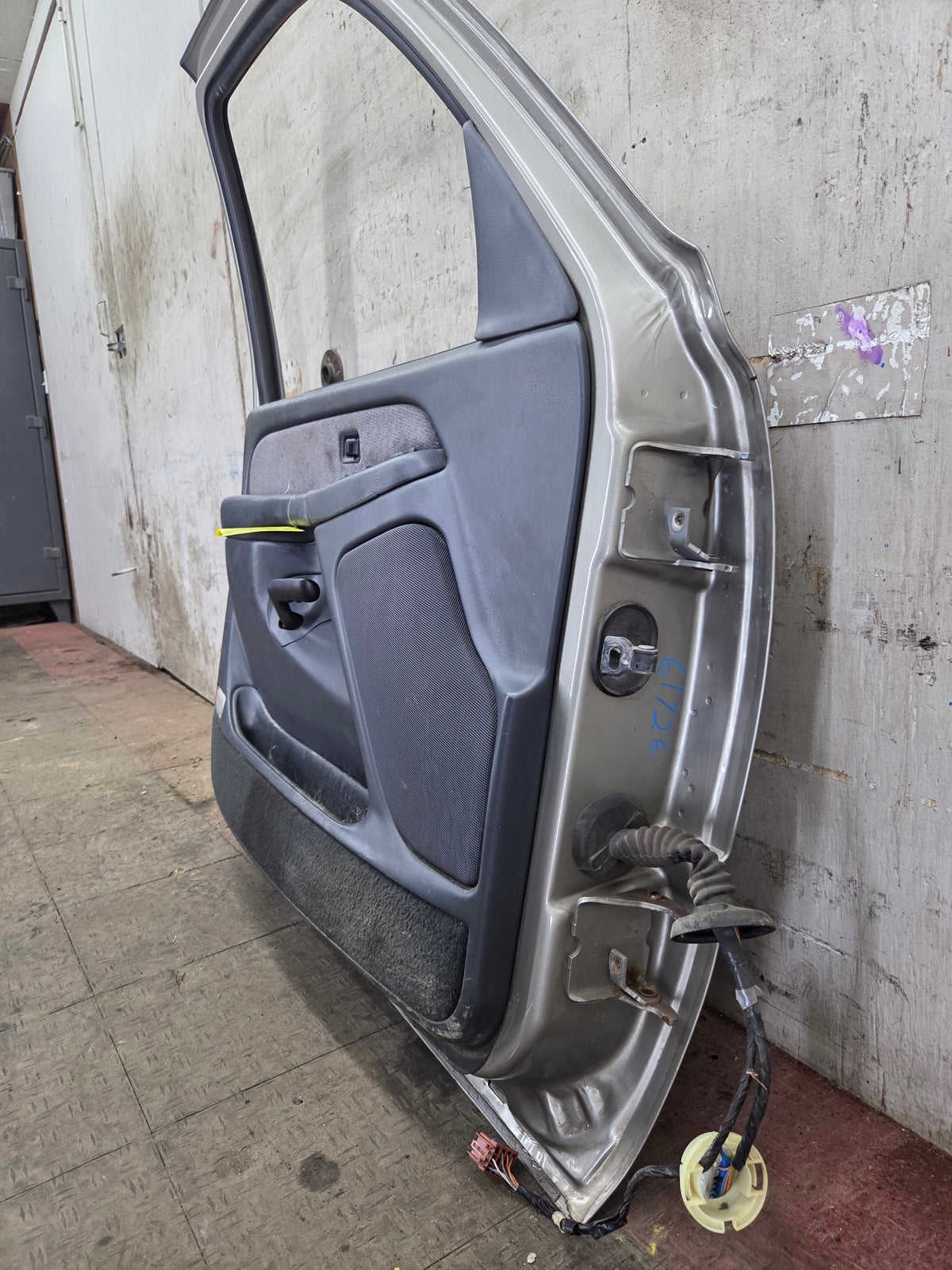 1999-2006 Chevrolet Silverado / GMC Sierra 1500 2500 3500 HD Front Driver Side Door LH