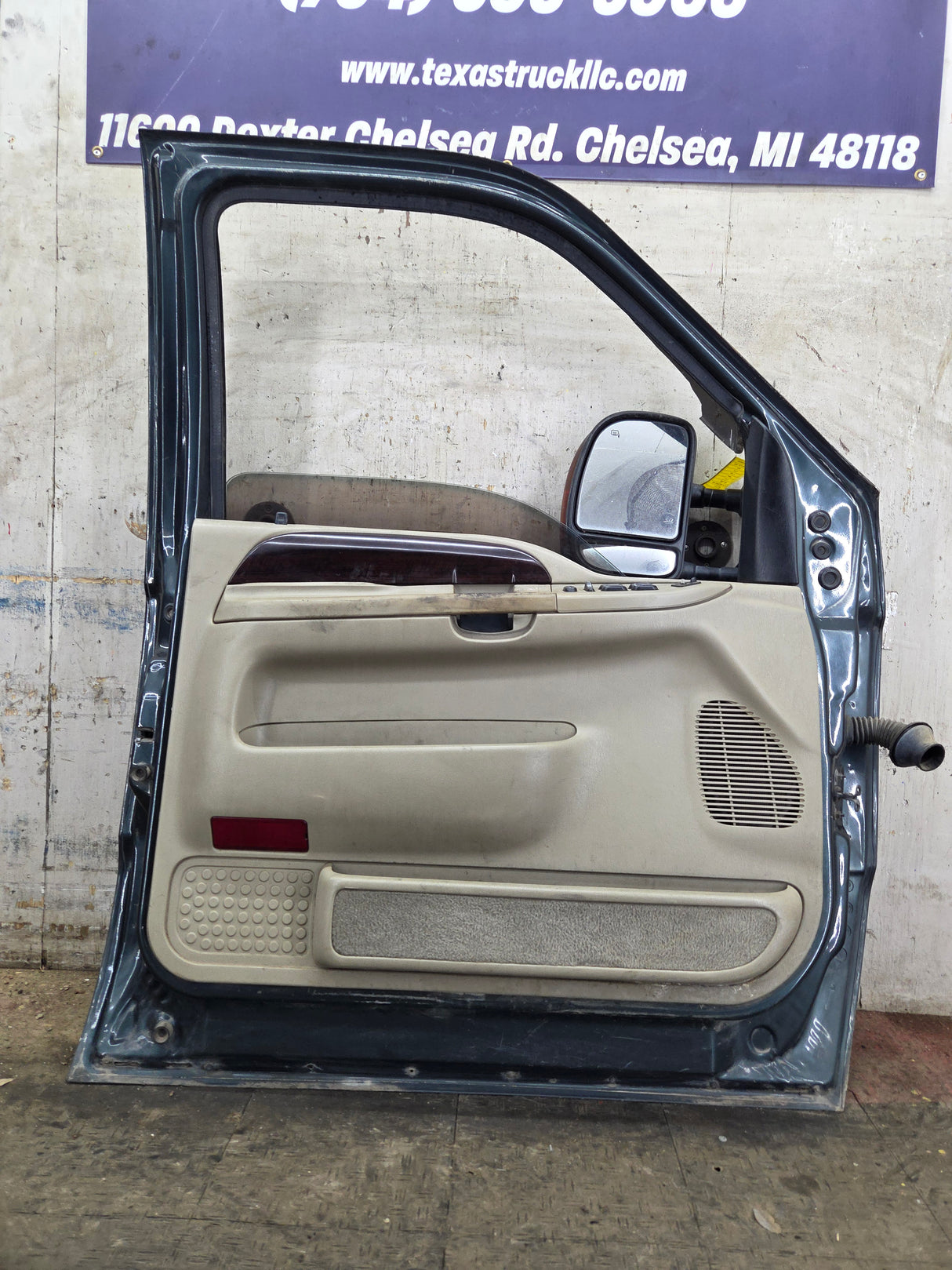 1999-2011 Ford Super Duty LH Driver Side Front Door F250 F350 F450 F550