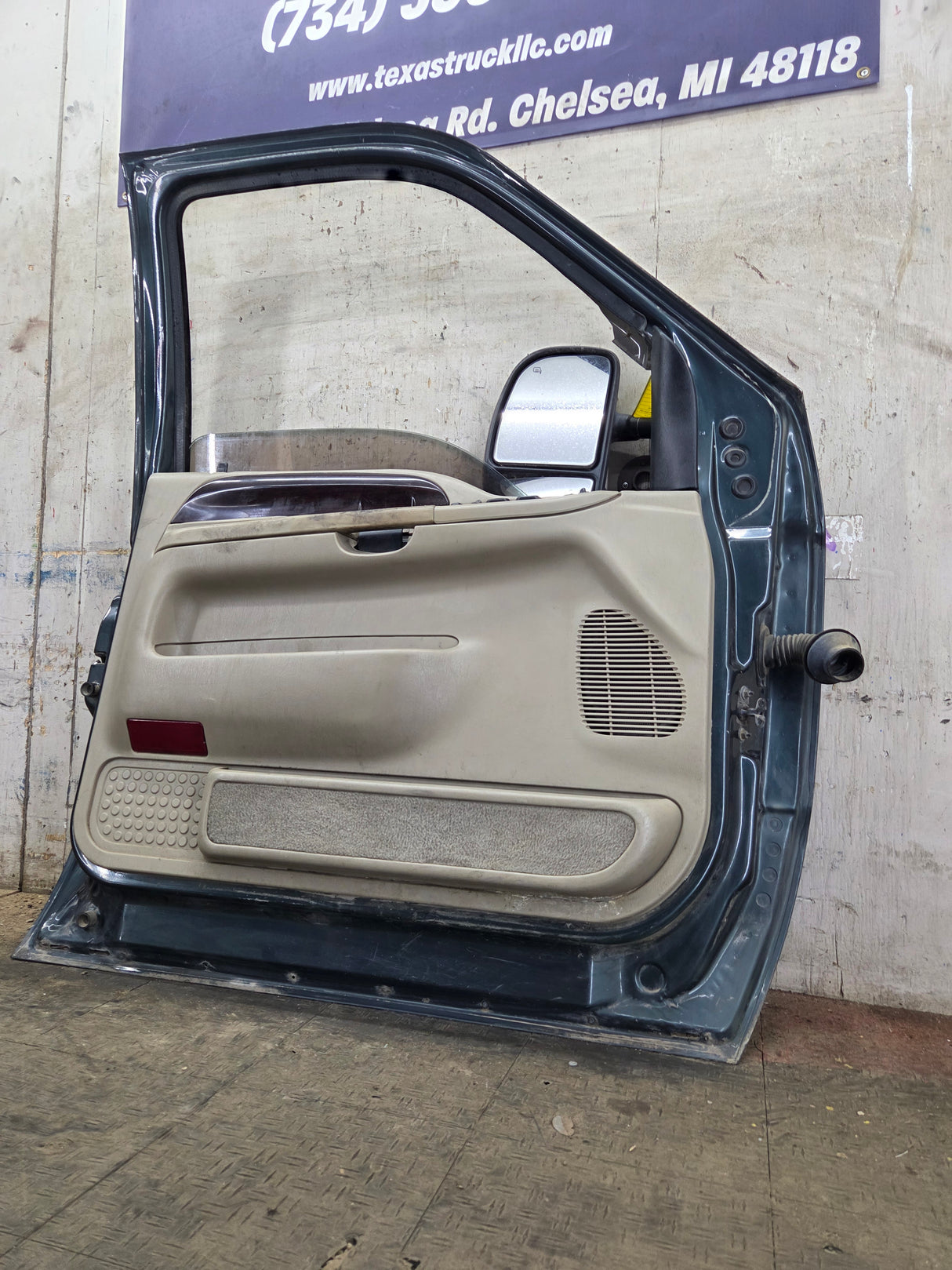 1999-2011 Ford Super Duty LH Driver Side Front Door F250 F350 F450 F550