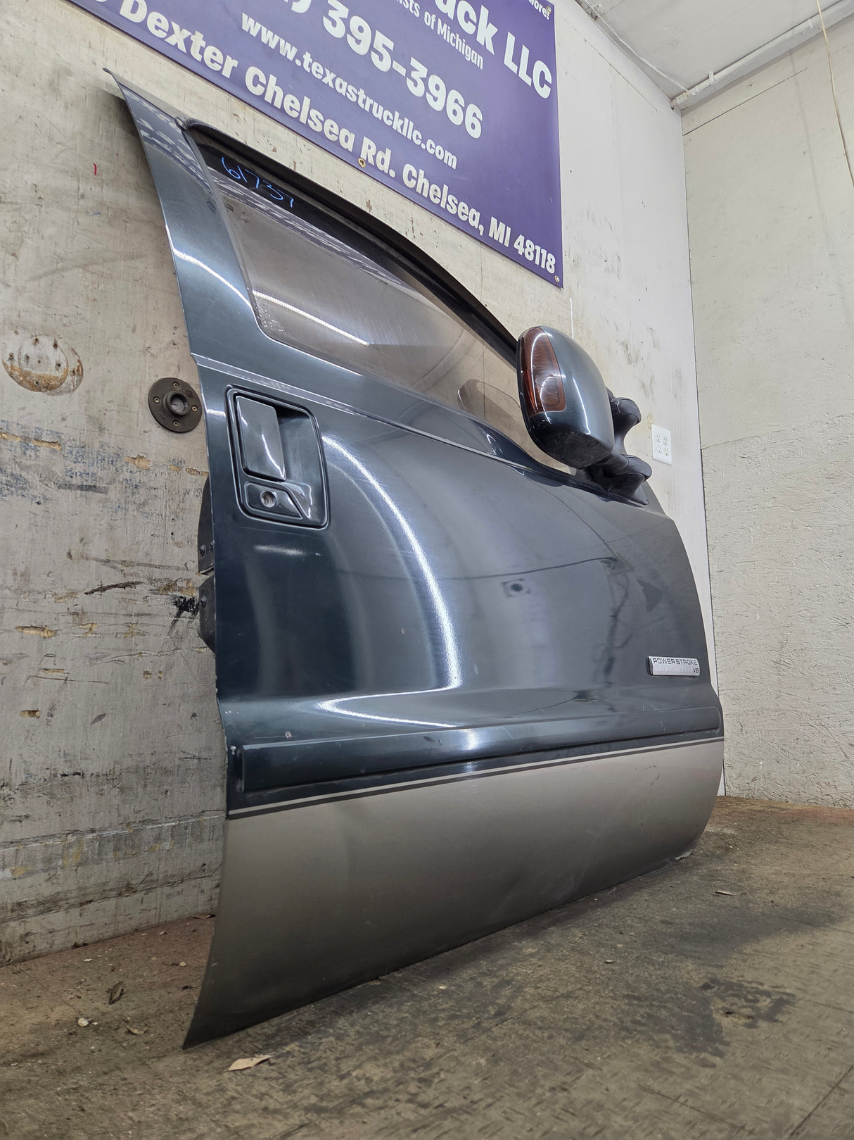 1999-2011 Ford Super Duty RH Passenger Side Front Door F250 F350 F450 F550