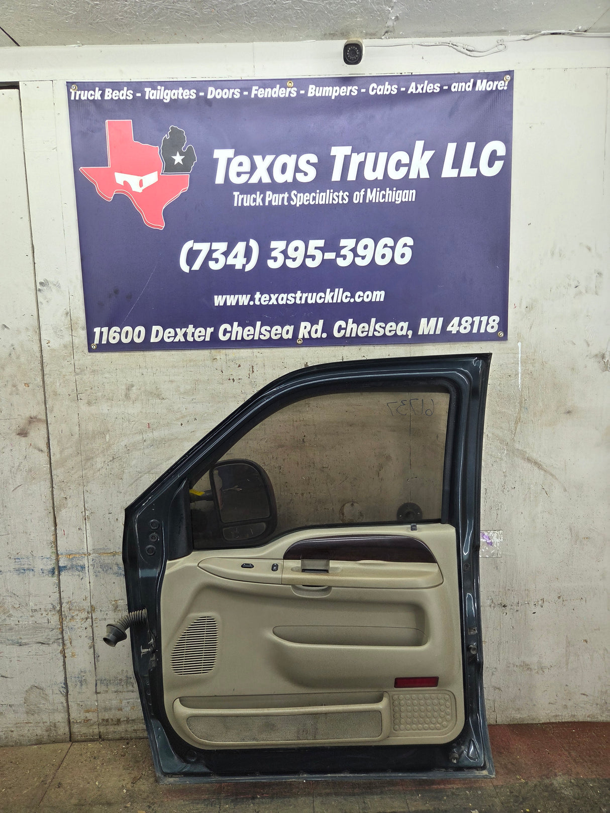 1999-2011 Ford Super Duty RH Passenger Side Front Door F250 F350 F450 F550