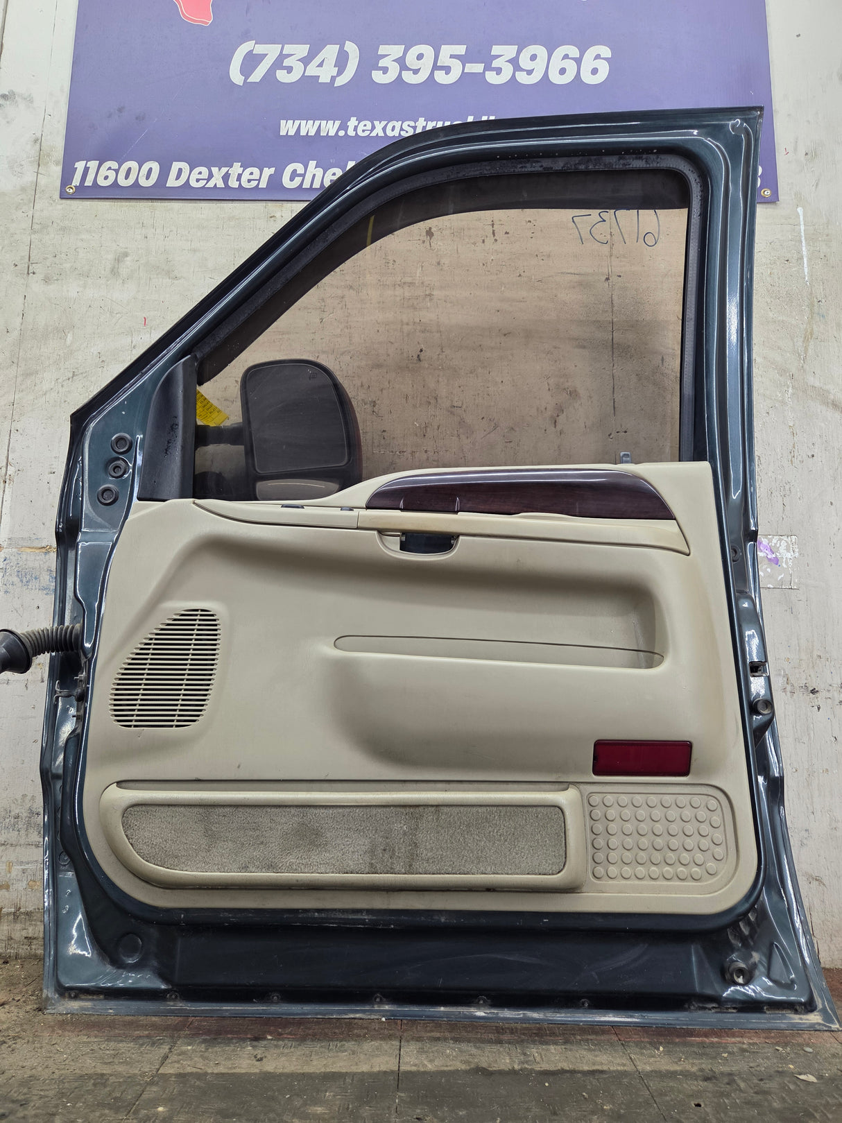1999-2011 Ford Super Duty RH Passenger Side Front Door F250 F350 F450 F550
