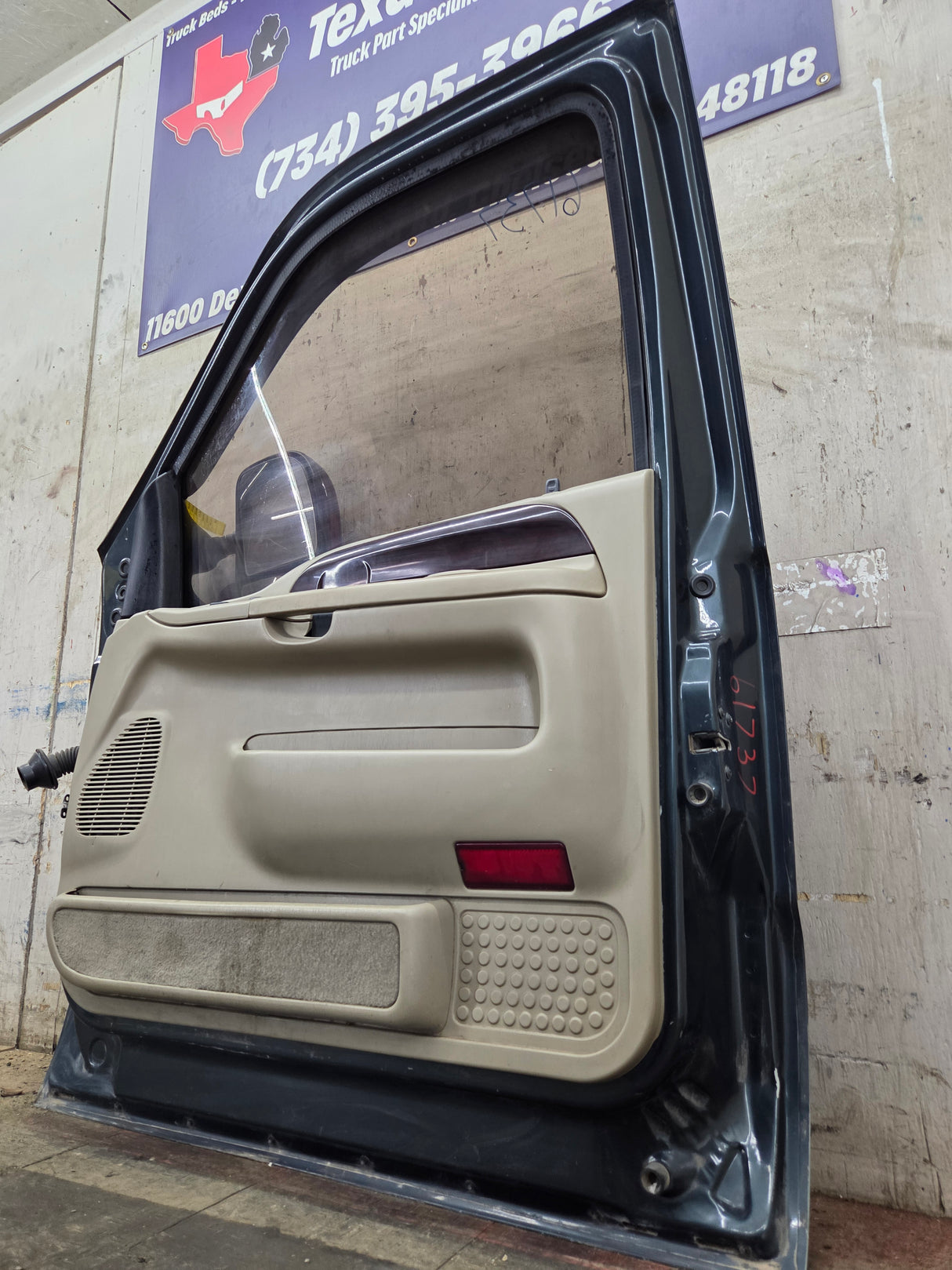 1999-2011 Ford Super Duty RH Passenger Side Front Door F250 F350 F450 F550