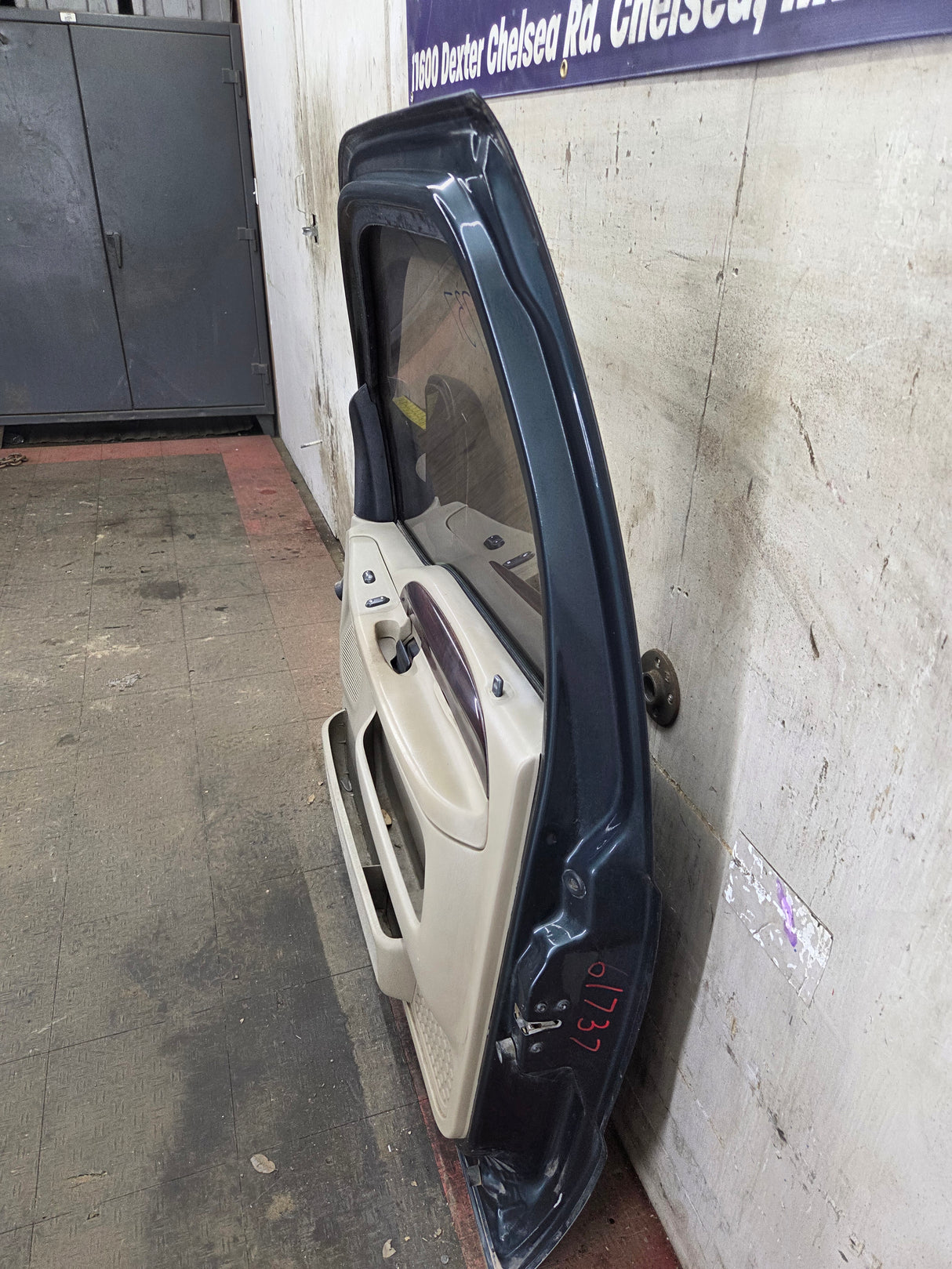 1999-2011 Ford Super Duty RH Passenger Side Front Door F250 F350 F450 F550