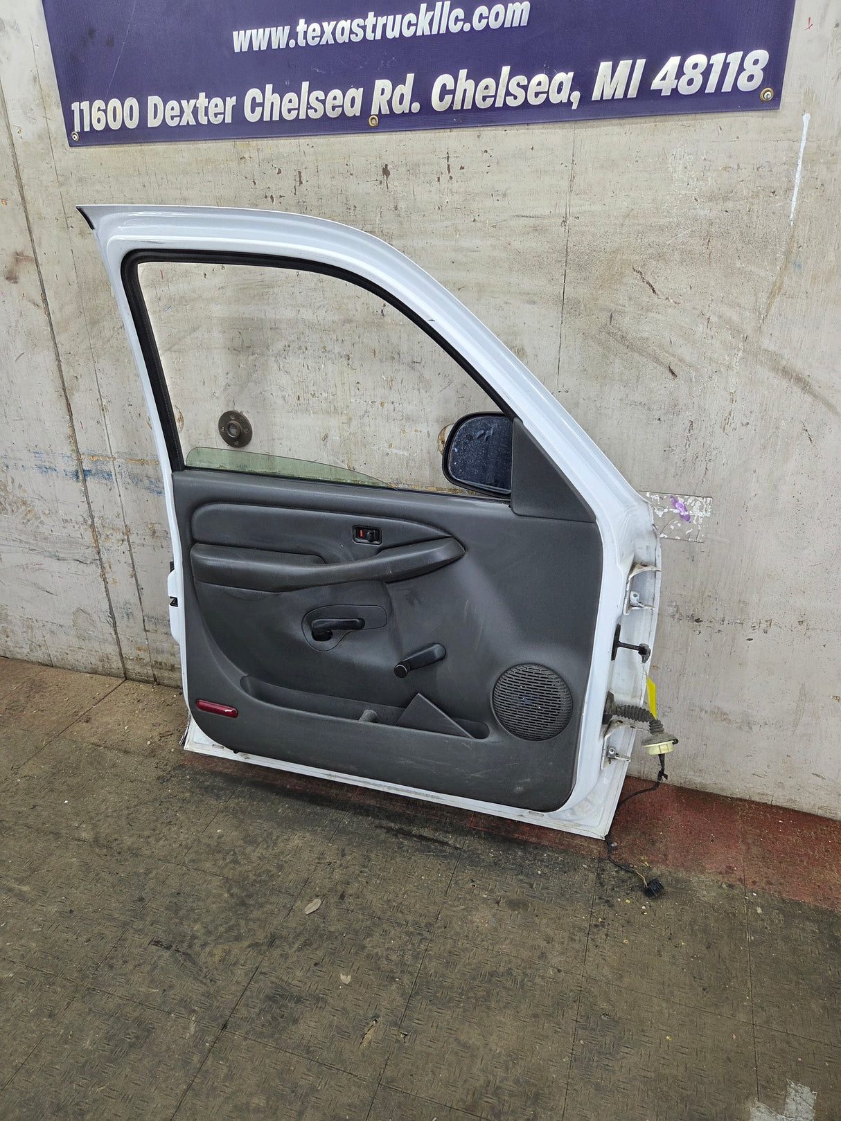 1999-2006 Chevrolet Silverado / GMC Sierra 1500 2500 3500 HD Front Driver Side Door LH