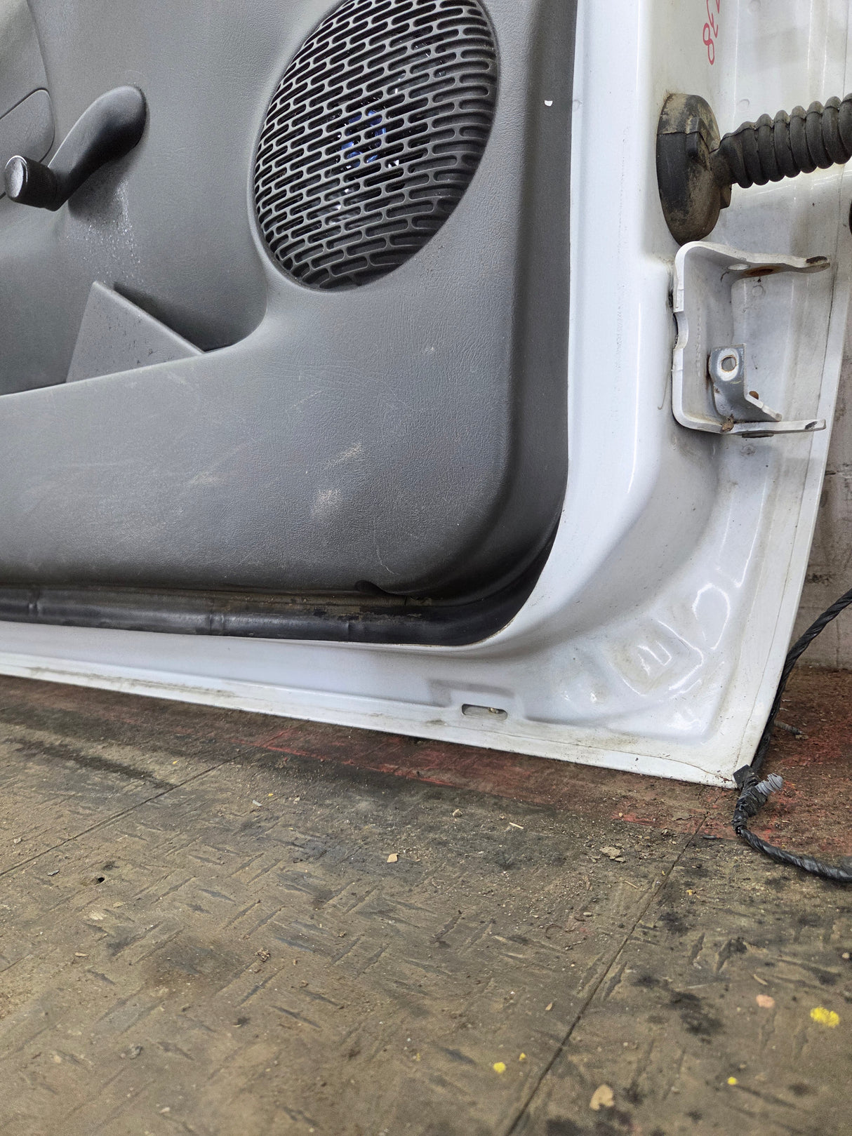 1999-2006 Chevrolet Silverado / GMC Sierra 1500 2500 3500 HD Front Driver Side Door LH