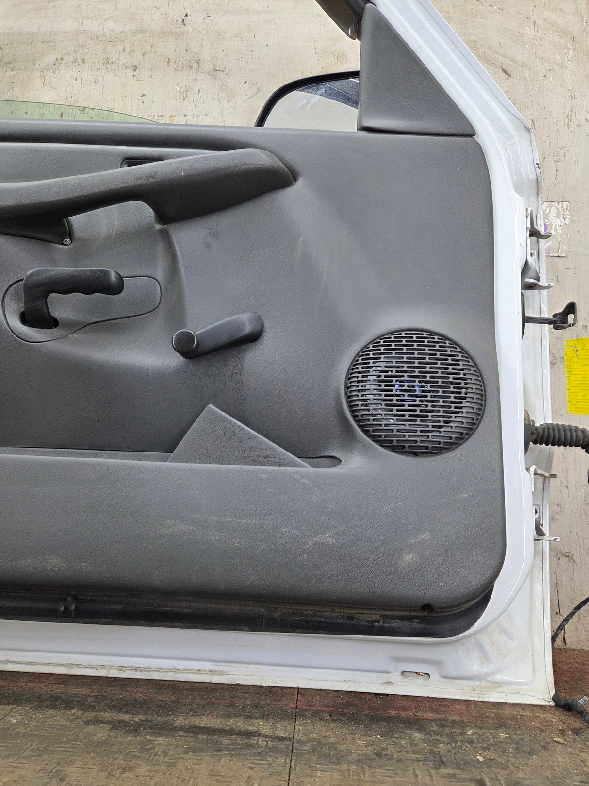 1999-2006 Chevrolet Silverado / GMC Sierra 1500 2500 3500 HD Front Driver Side Door LH
