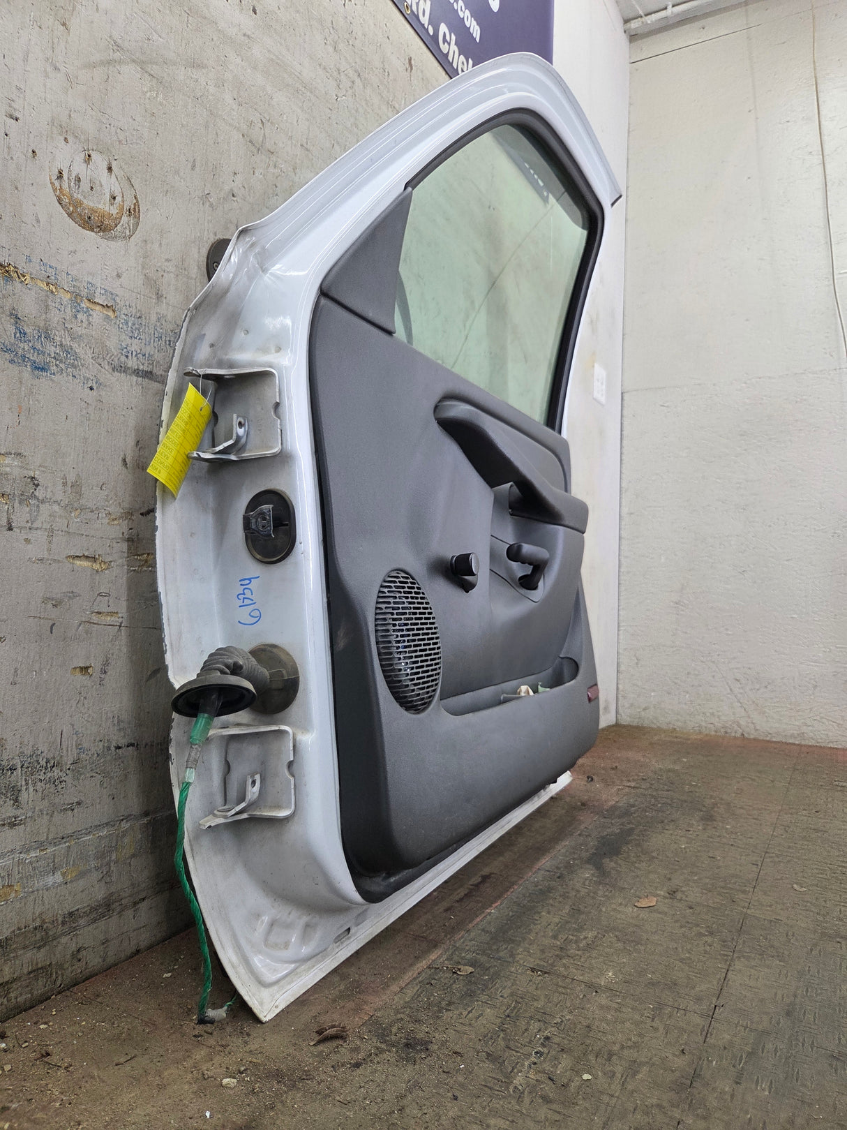 1999-2006 Chevrolet Silverado / GMC Sierra 1500 2500 3500 HD Front Passenger side Door RH