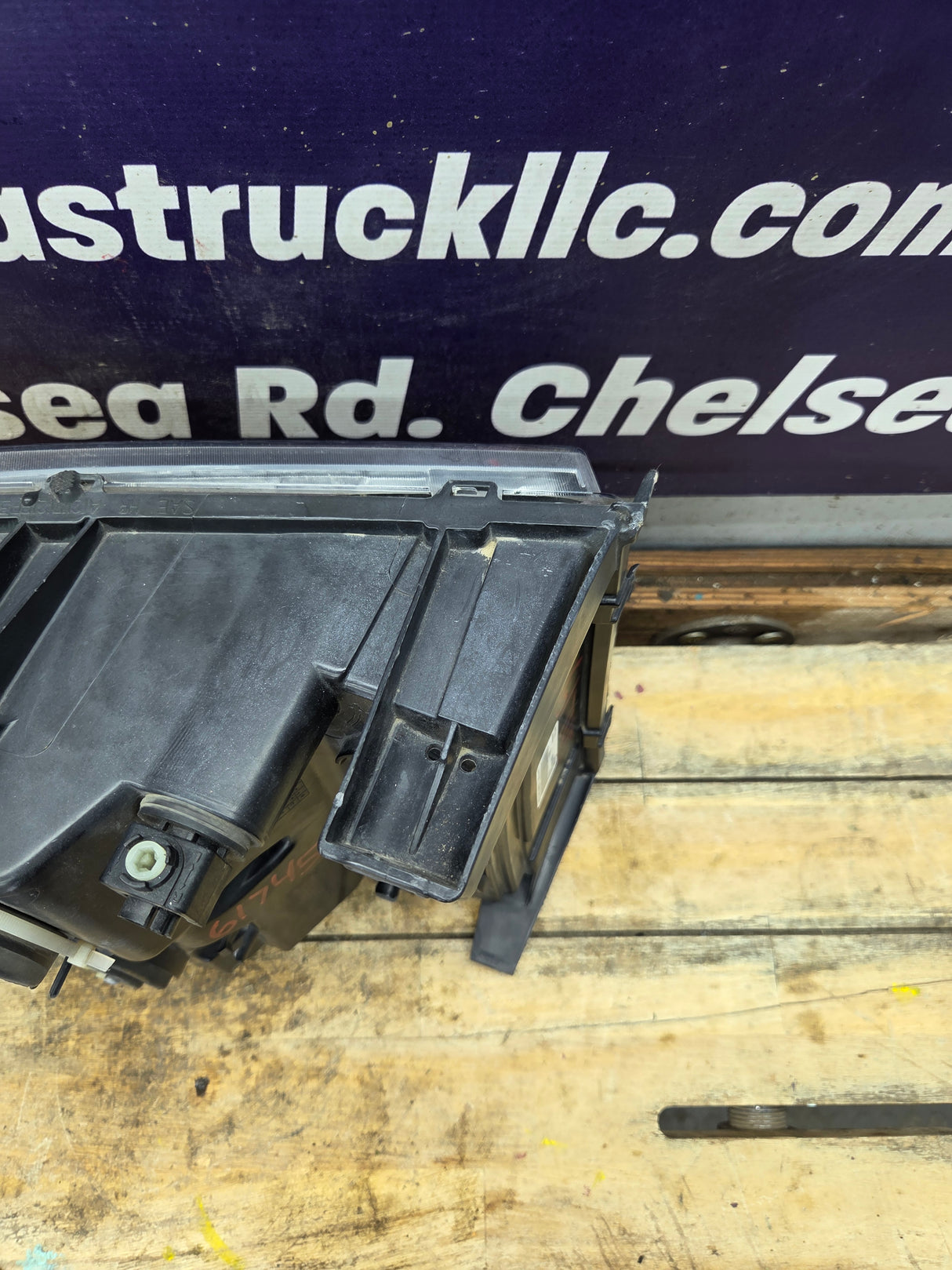 2007-2013 Chevrolet Silverado 1500 2500 3500 LH Driver Side Halogen Headlight