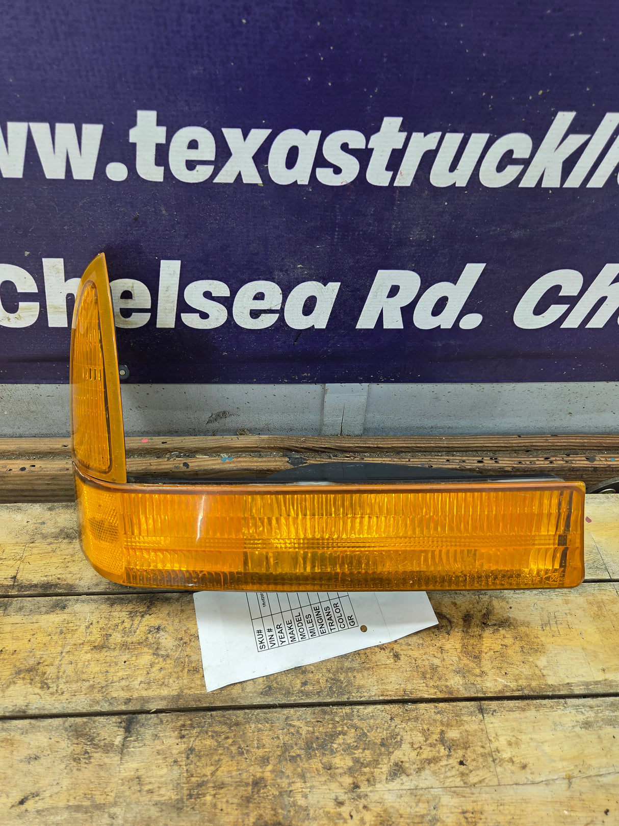 1999-2004 Ford Super Duty F250 F350 RH Passenger Side OEM Turn Signal Parking Light Assembly