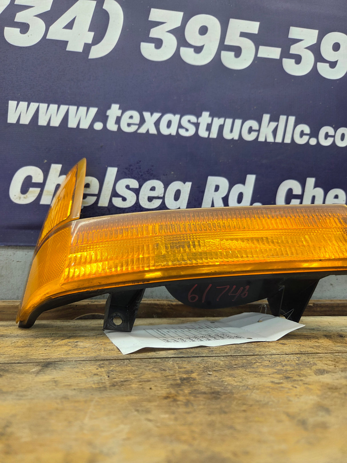 1999-2004 Ford Super Duty F250 F350 RH Passenger Side OEM Turn Signal Parking Light Assembly