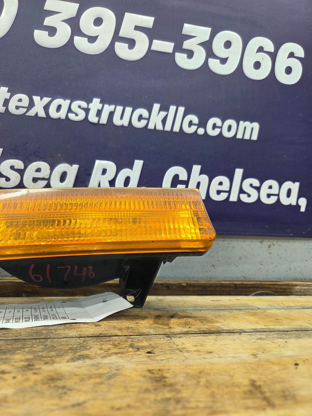 1999-2004 Ford Super Duty F250 F350 RH Passenger Side OEM Turn Signal Parking Light Assembly