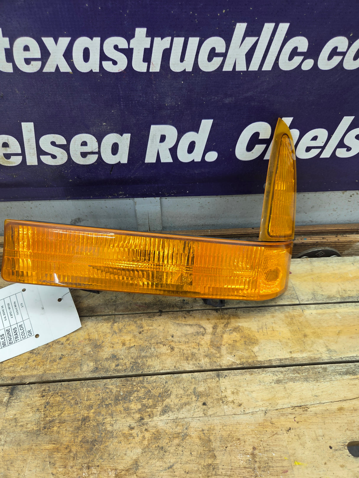 1999-2004 Ford Super Duty F250 F350 LH Driver Side OEM Turn Signal Parking Light Assembly