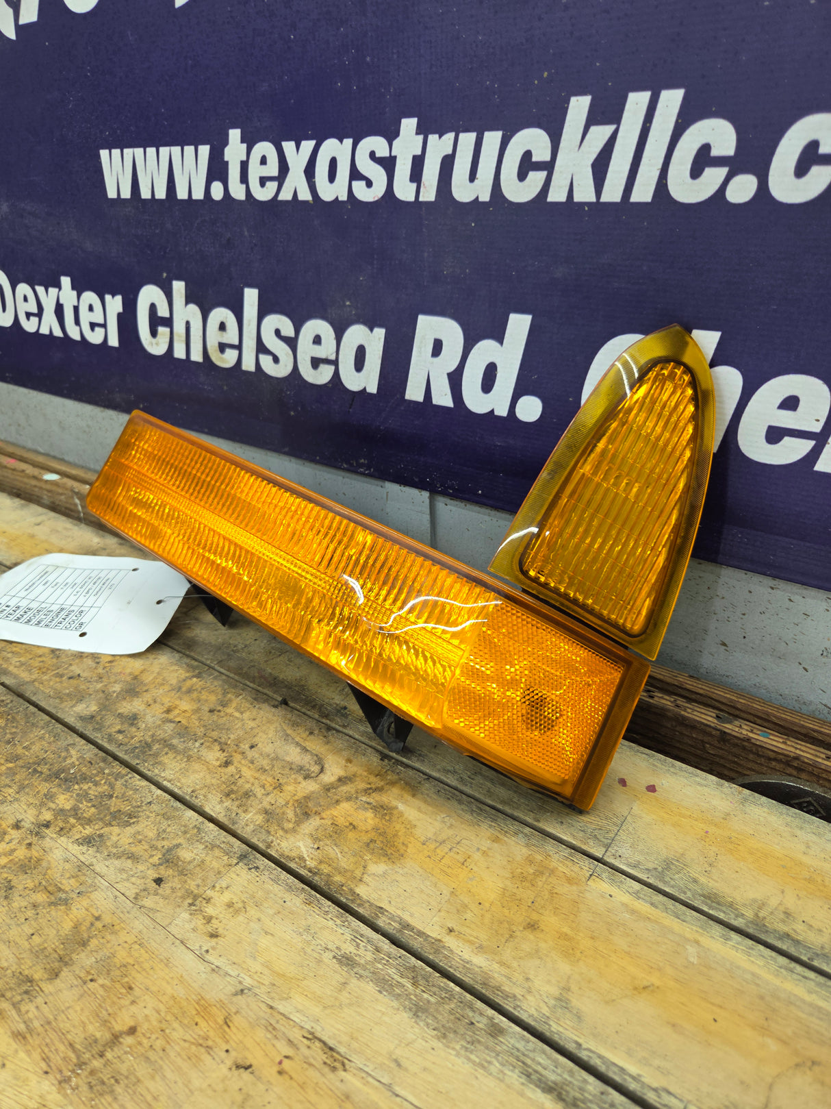 1999-2004 Ford Super Duty F250 F350 LH Driver Side OEM Turn Signal Parking Light Assembly