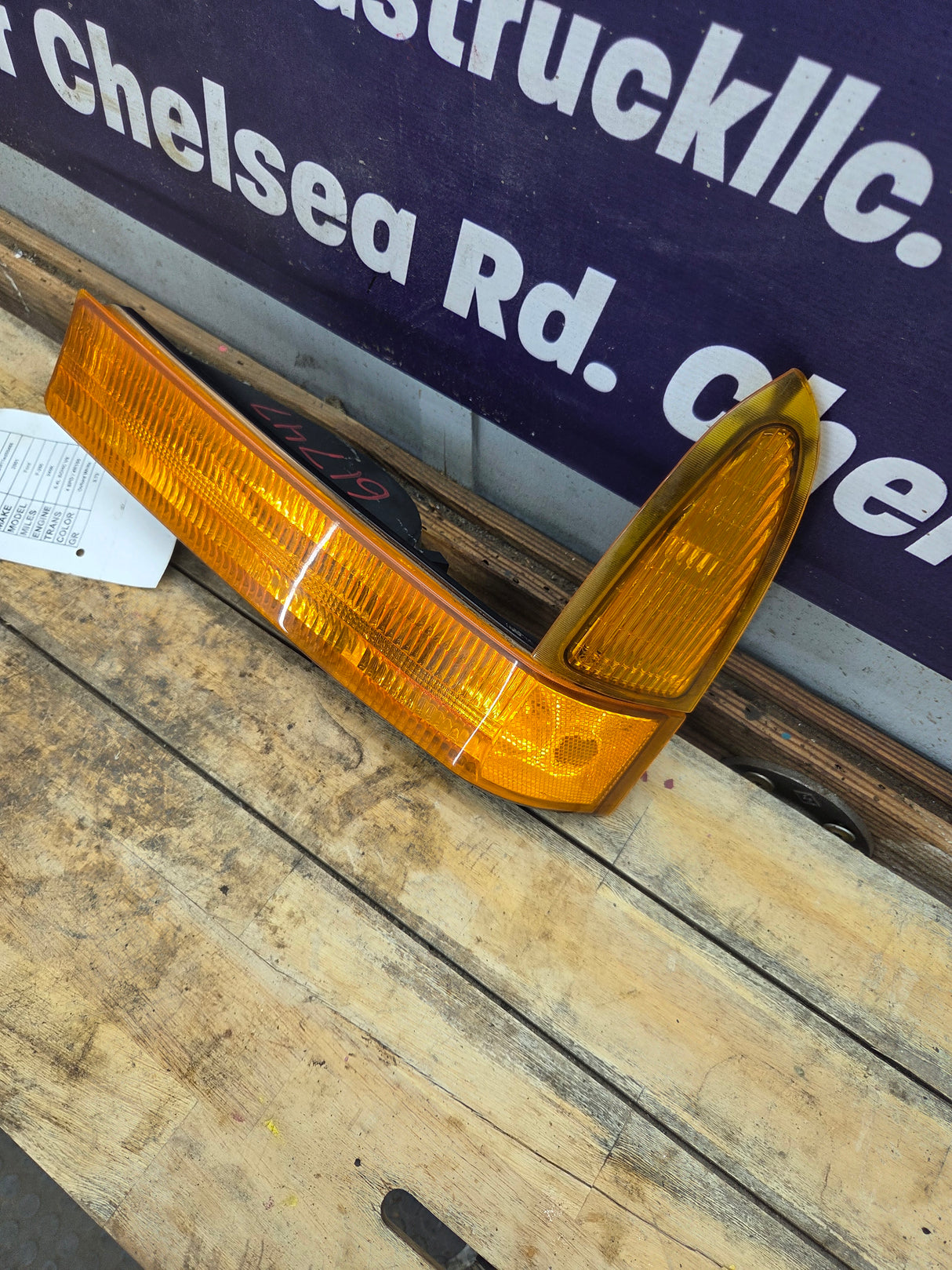 1999-2004 Ford Super Duty F250 F350 LH Driver Side OEM Turn Signal Parking Light Assembly