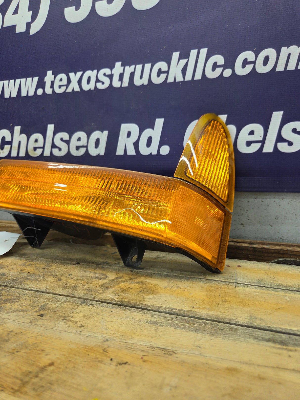 1999-2004 Ford Super Duty F250 F350 LH Driver Side OEM Turn Signal Parking Light Assembly