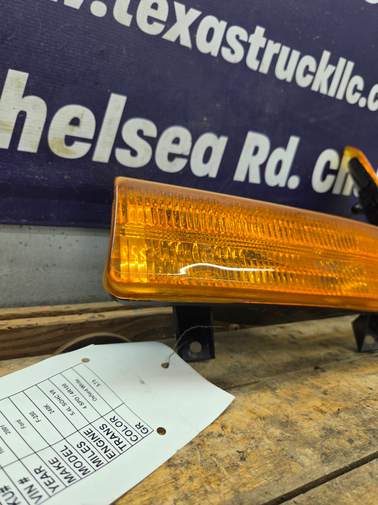1999-2004 Ford Super Duty F250 F350 LH Driver Side OEM Turn Signal Parking Light Assembly