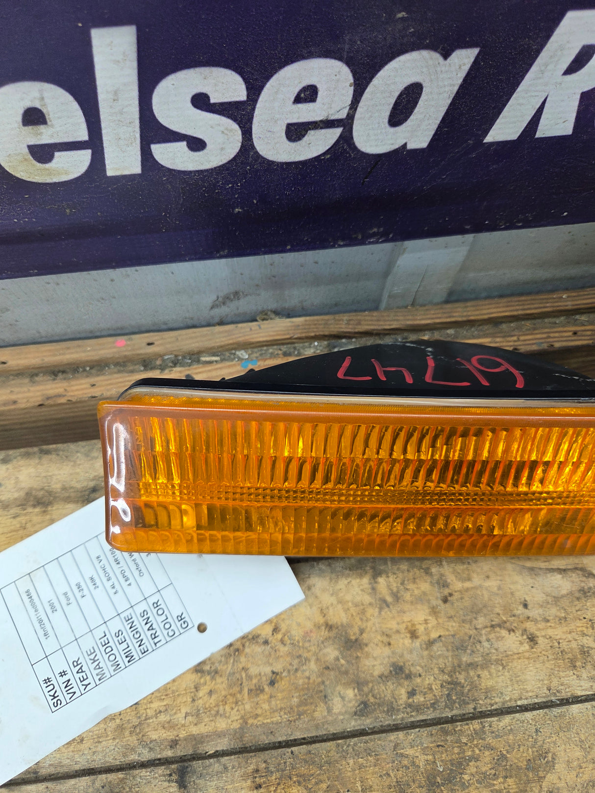 1999-2004 Ford Super Duty F250 F350 LH Driver Side OEM Turn Signal Parking Light Assembly