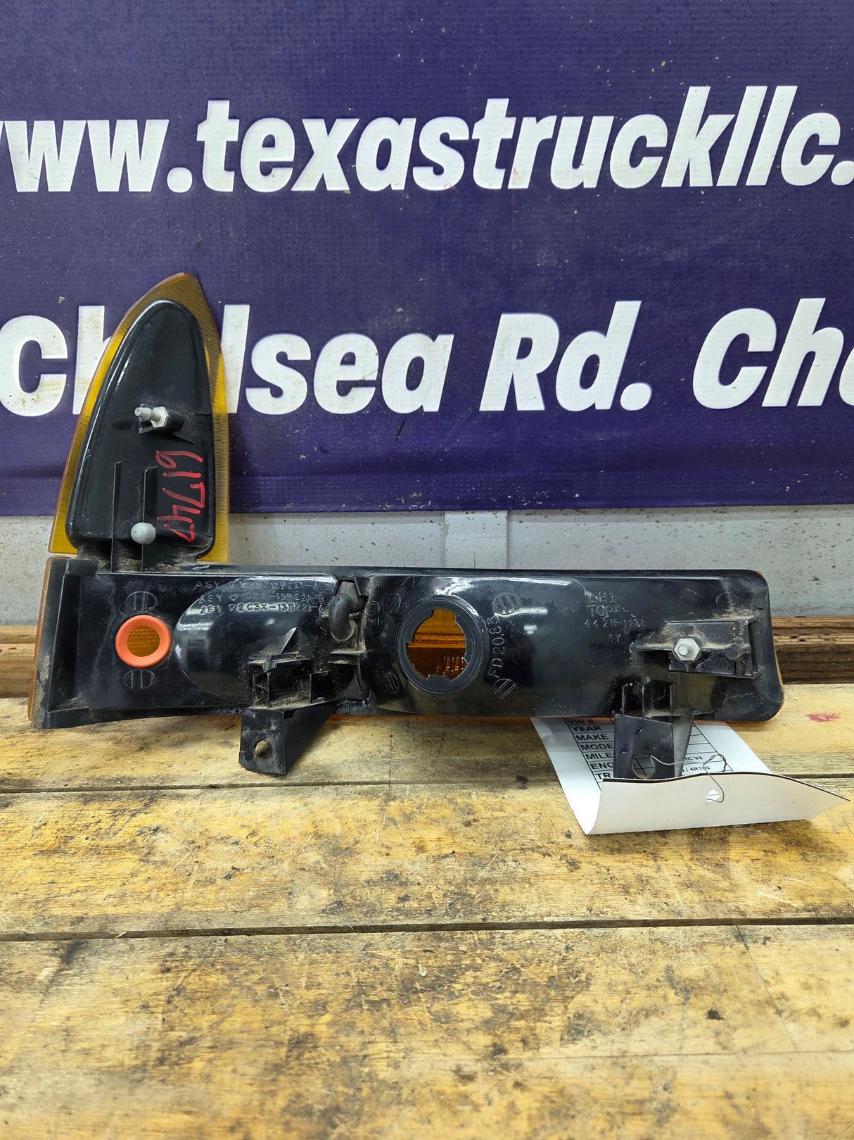 1999-2004 Ford Super Duty F250 F350 LH Driver Side OEM Turn Signal Parking Light Assembly