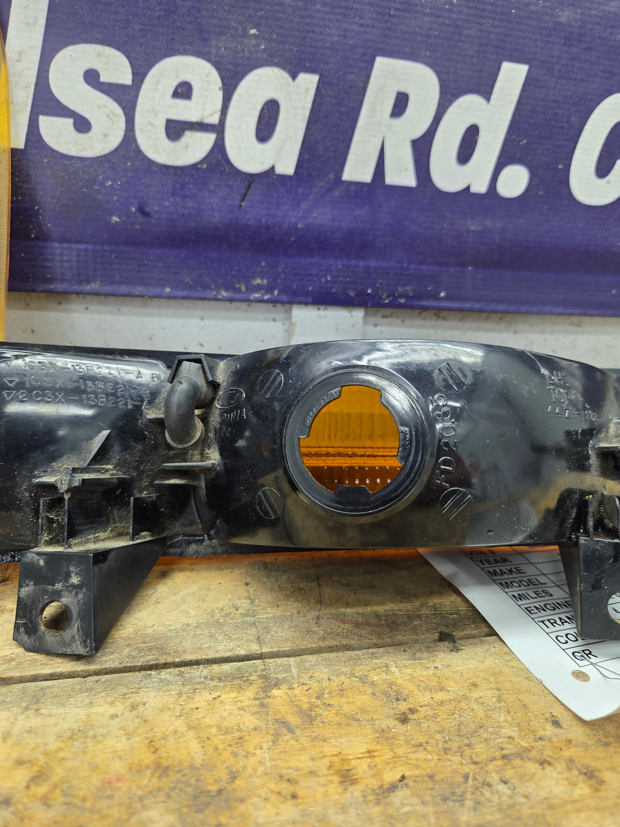 1999-2004 Ford Super Duty F250 F350 LH Driver Side OEM Turn Signal Parking Light Assembly