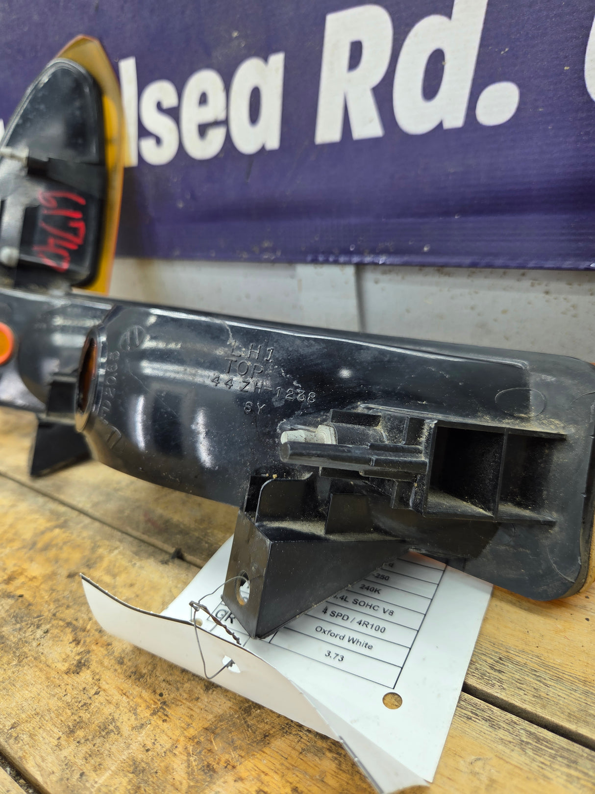 1999-2004 Ford Super Duty F250 F350 LH Driver Side OEM Turn Signal Parking Light Assembly