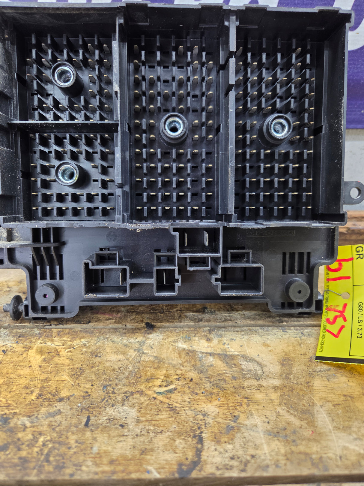 1999-2002 Chevrolet Silverado / GMC Sierra 1500 Engine Bay Fuse Box