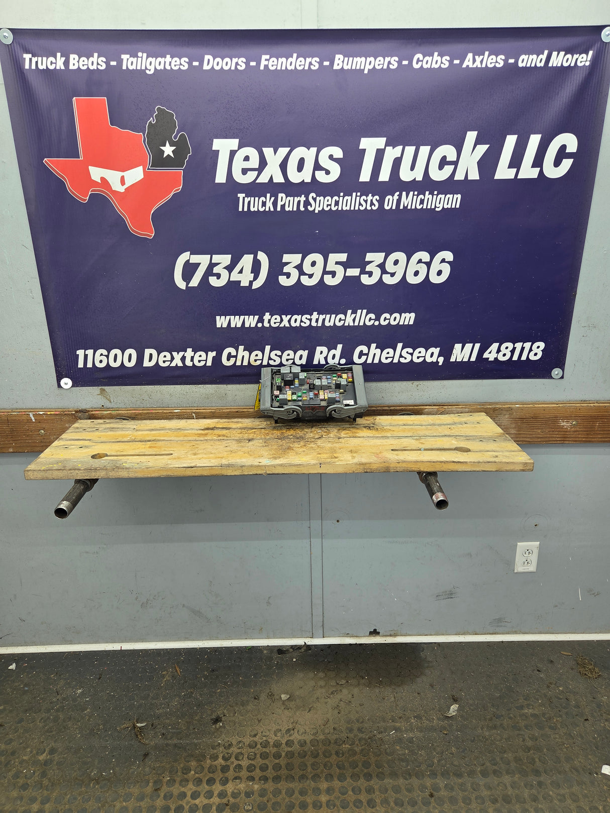 2010-2013 Chevrolet Silverado / GMC Sierra 1500 2500 3500 Engine Bay Fuse Box