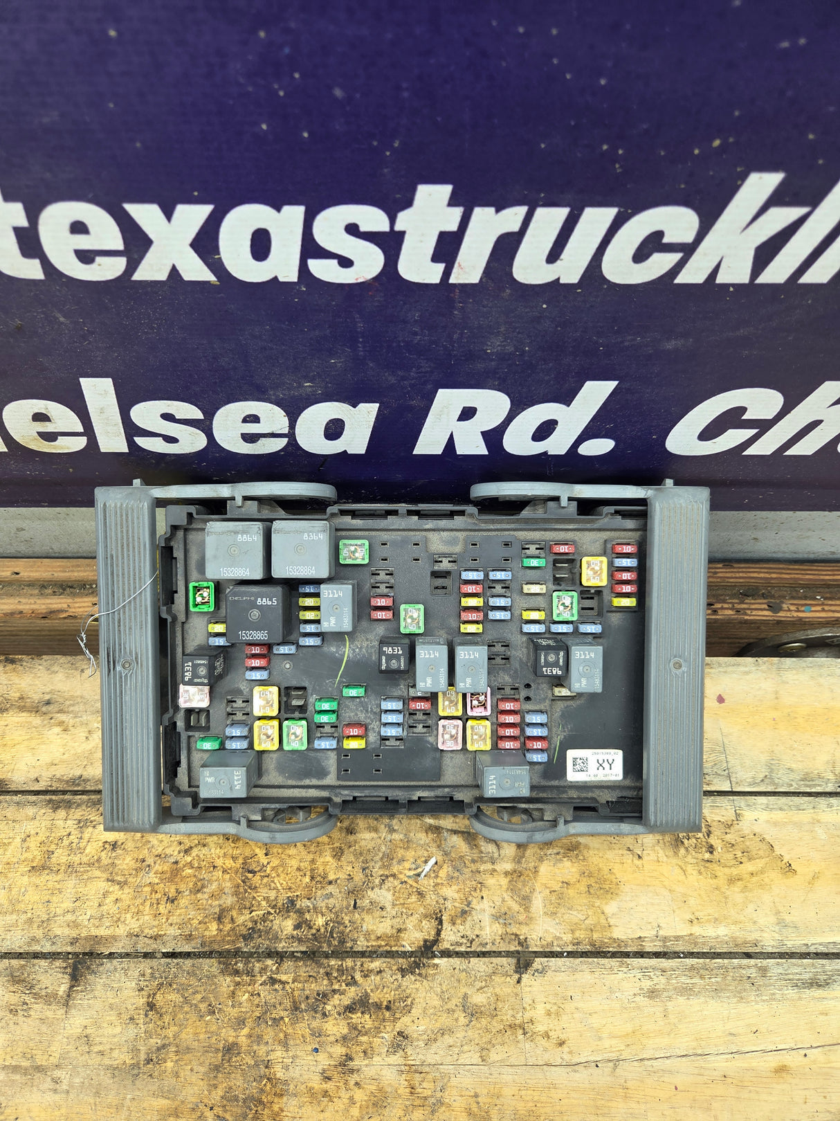 2010-2013 Chevrolet Silverado / GMC Sierra 1500 2500 3500 Engine Bay Fuse Box