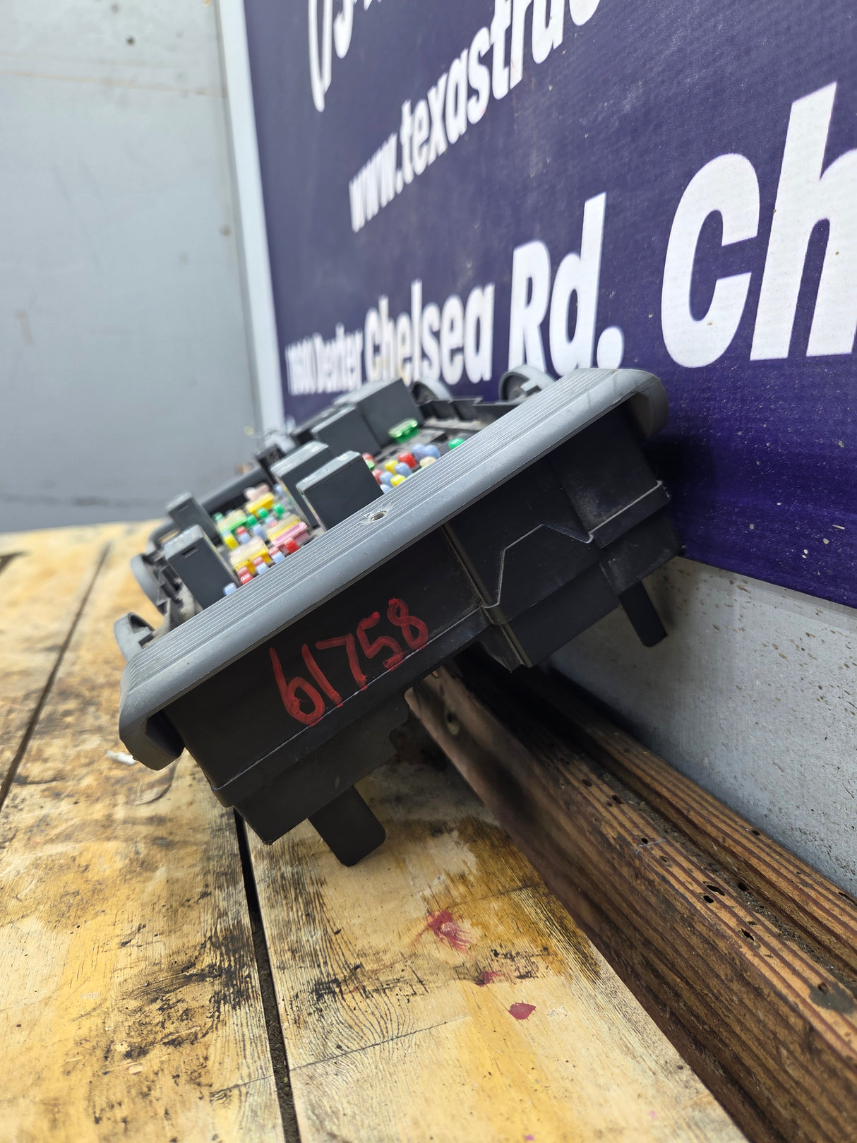 2010-2013 Chevrolet Silverado / GMC Sierra 1500 2500 3500 Engine Bay Fuse Box