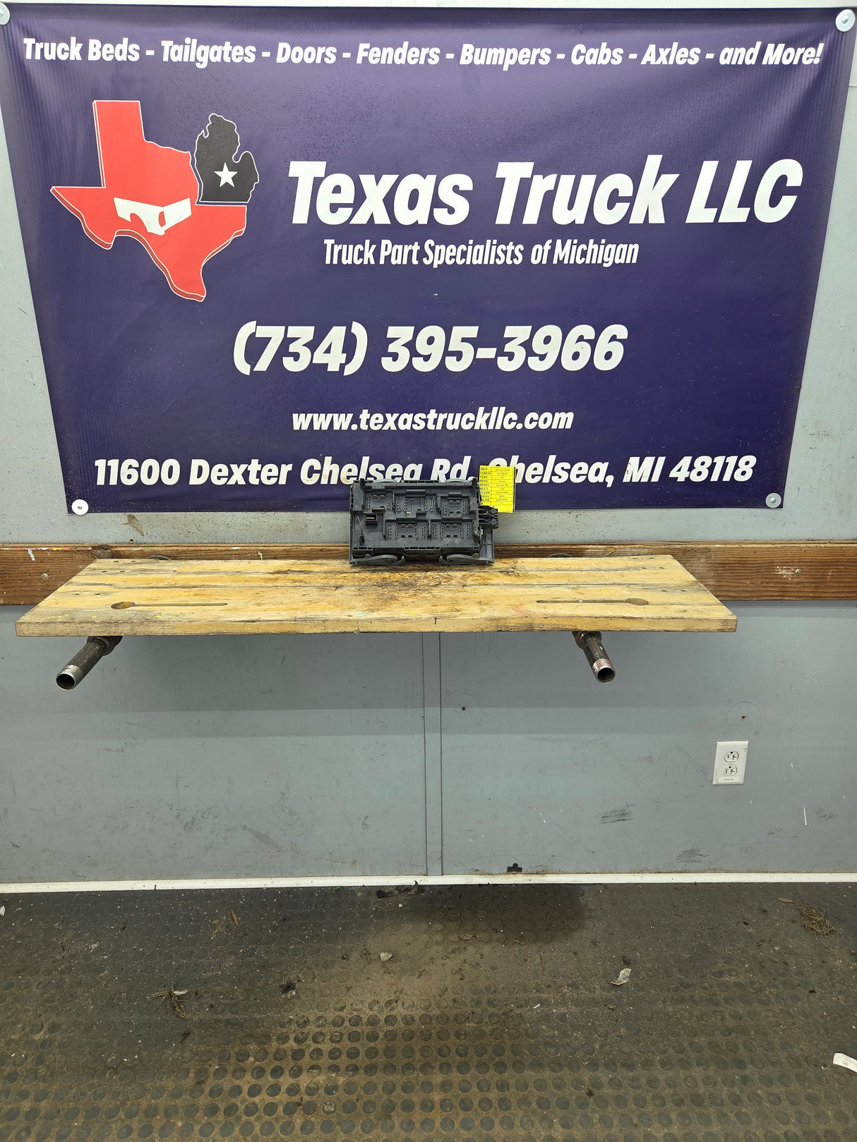 2010-2013 Chevrolet Silverado / GMC Sierra 1500 2500 3500 Engine Bay Fuse Box