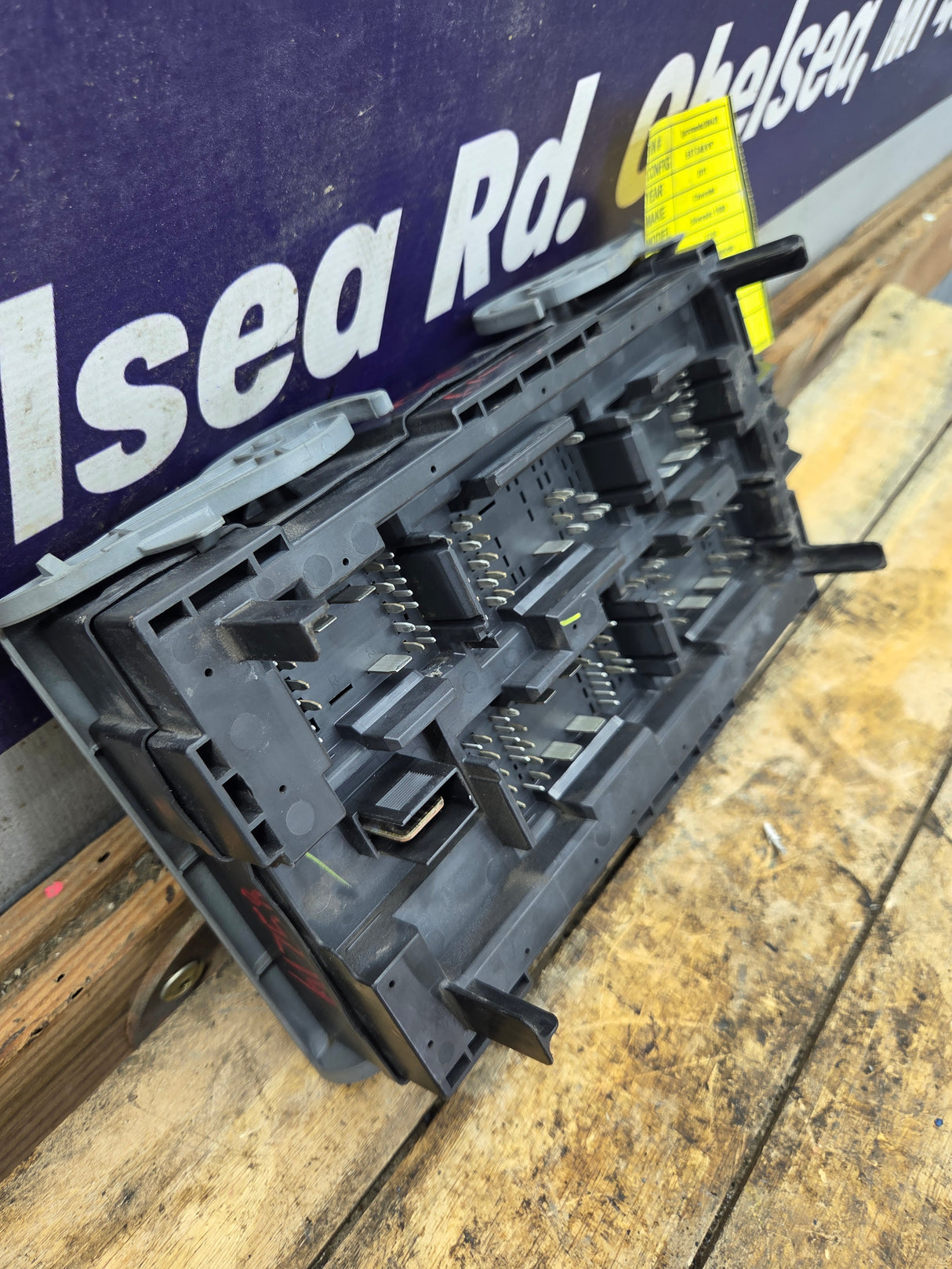2010-2013 Chevrolet Silverado / GMC Sierra 1500 2500 3500 Engine Bay Fuse Box