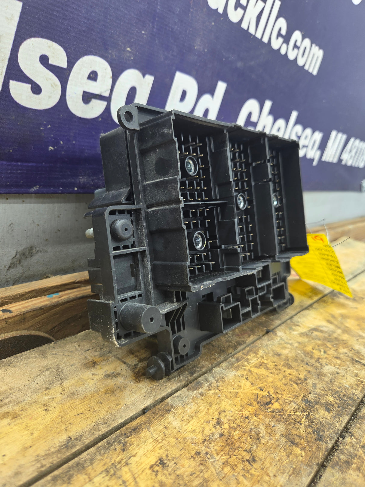 1999-2002 Chevrolet Silverado / GMC Sierra 1500 Engine Bay Fuse Box