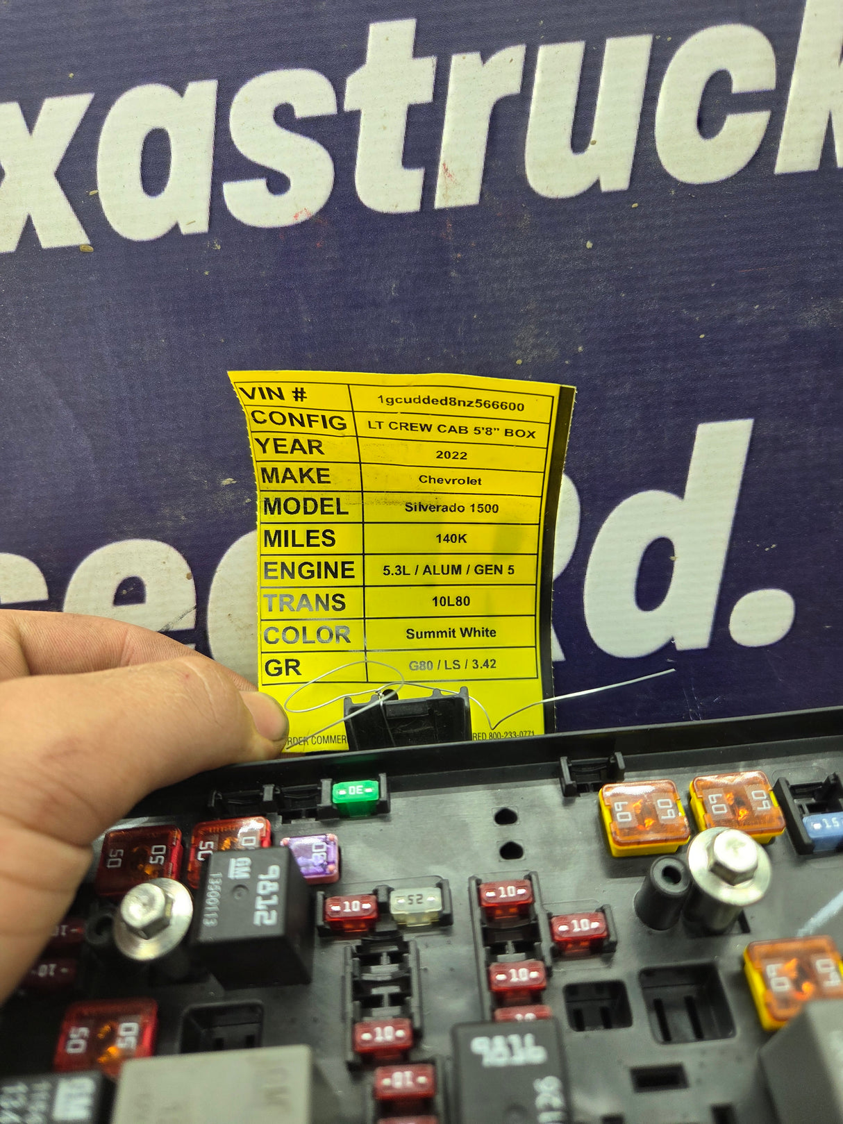 2022-2023 Chevrolet Silverado 1500 Engine Bay Fuse Box - 85561330