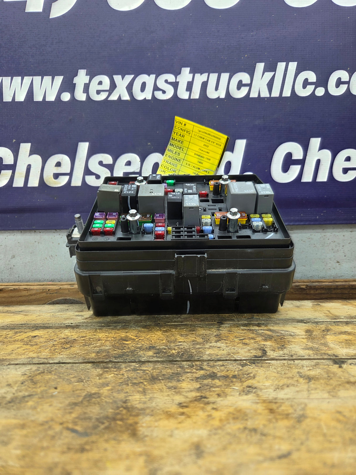 2022-2023 Chevrolet Silverado 1500 Engine Bay Fuse Box - 85561330