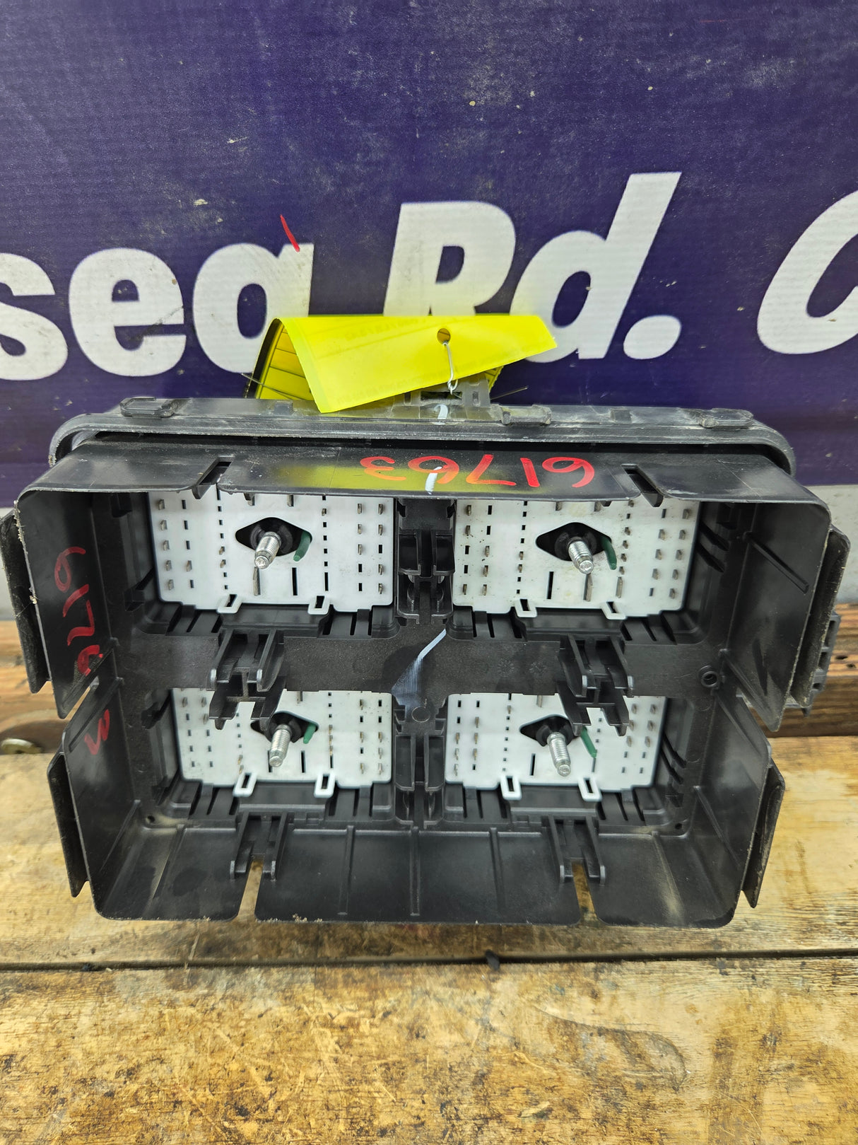 2022-2023 Chevrolet Silverado 1500 Engine Bay Fuse Box - 85561330