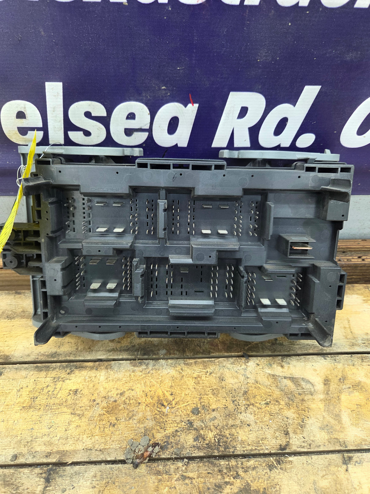 2007-2009 Chevrolet Silverado / GMC Sierra 1500 2500 3500 Engine Bay Fuse Box