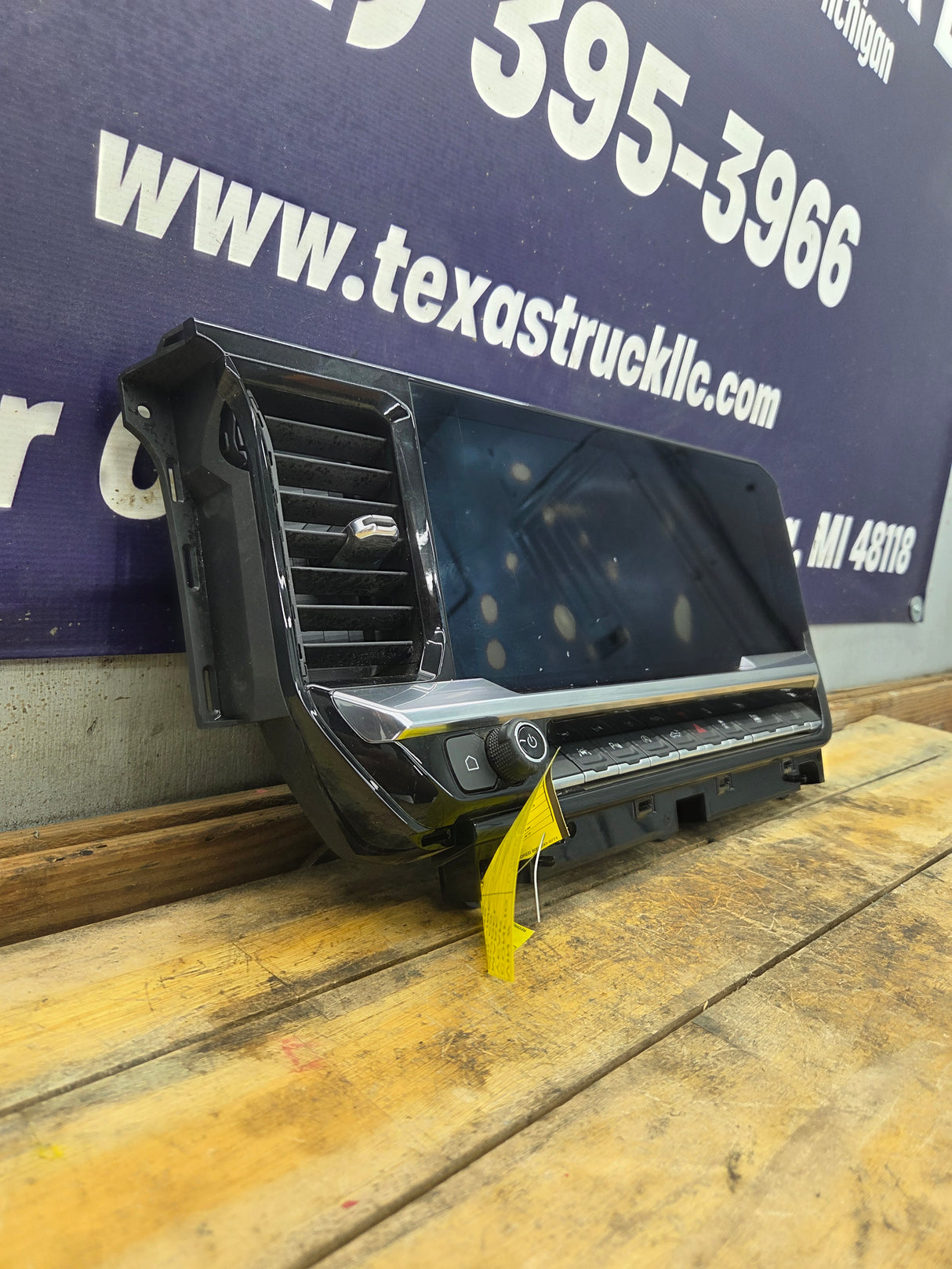 2022-2024 Chevrolet Silverado 1500 13.4"GPS Radio Display Screen - 86825017