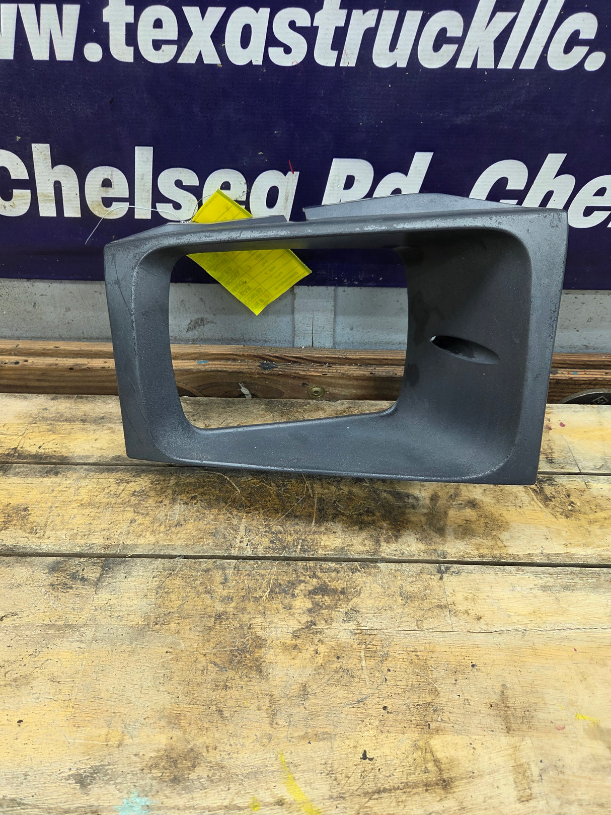 1999-2004 Ford Super Duty F250 F350 F450 F550 RH Right Passenger Headlight Bezel Surround Trim Ring