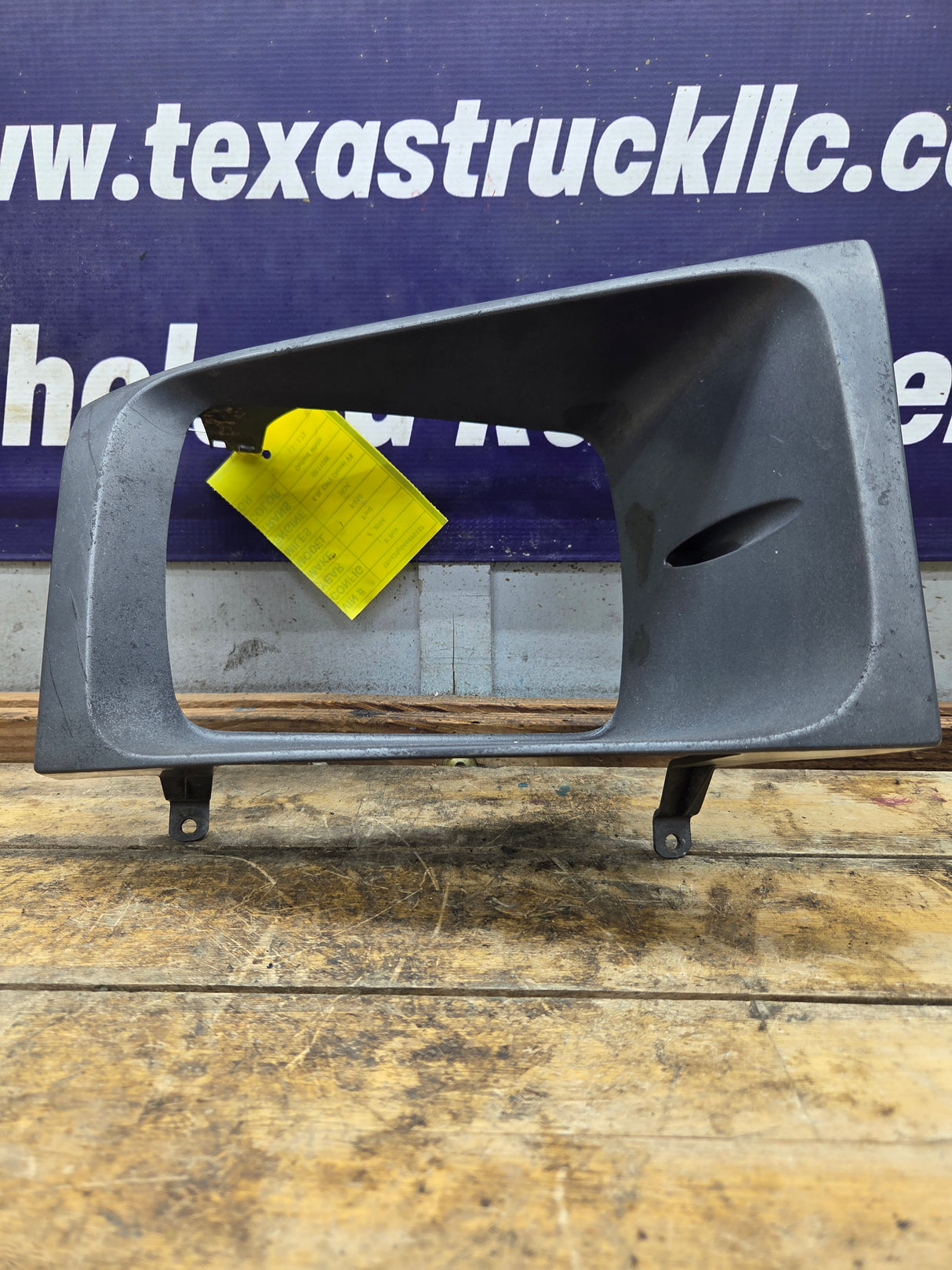 1999-2004 Ford Super Duty F250 F350 F450 F550 RH Right Passenger Headlight Bezel Surround Trim Ring