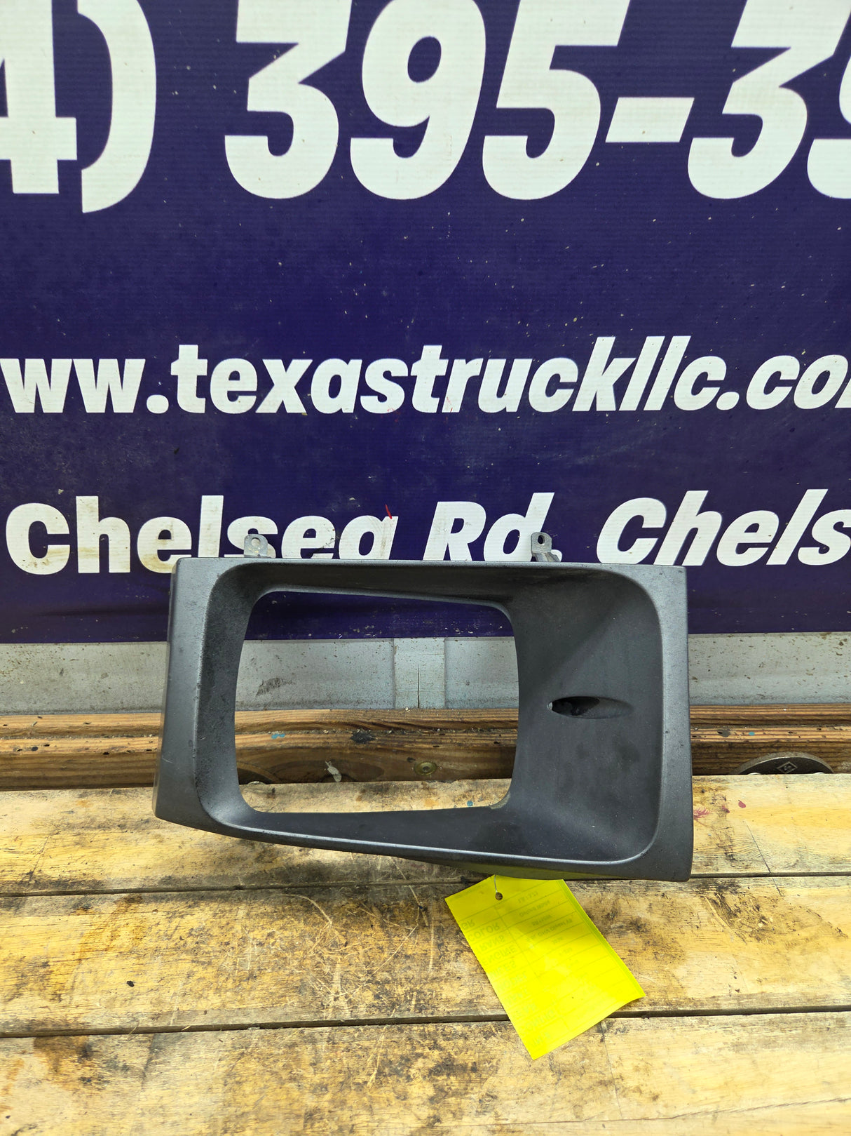 1999-2004 Ford Super Duty F250 F350 F450 F550 LH Driver Side Headlight Bezel Surround Trim Ring