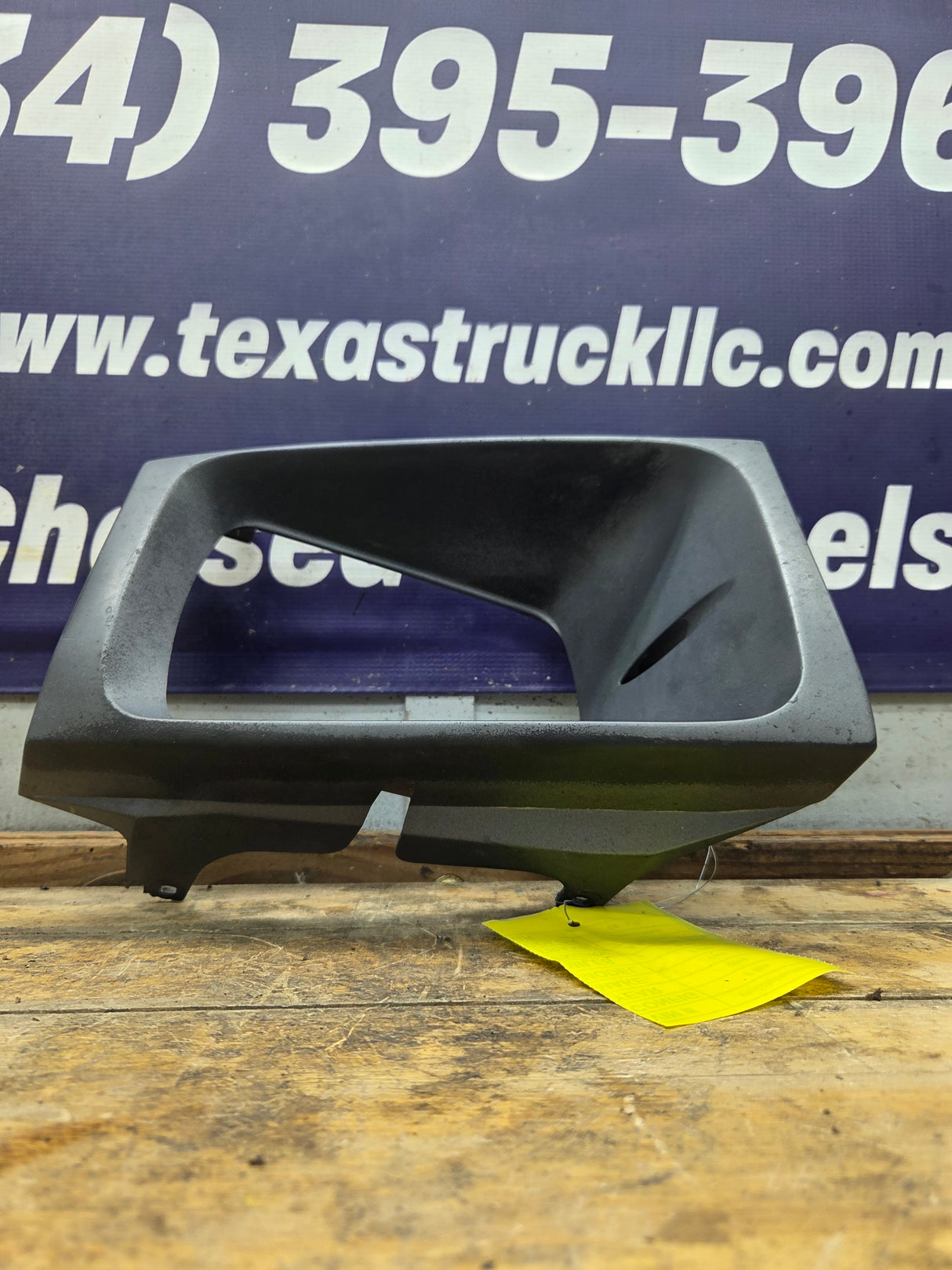 1999-2004 Ford Super Duty F250 F350 F450 F550 LH Driver Side Headlight Bezel Surround Trim Ring