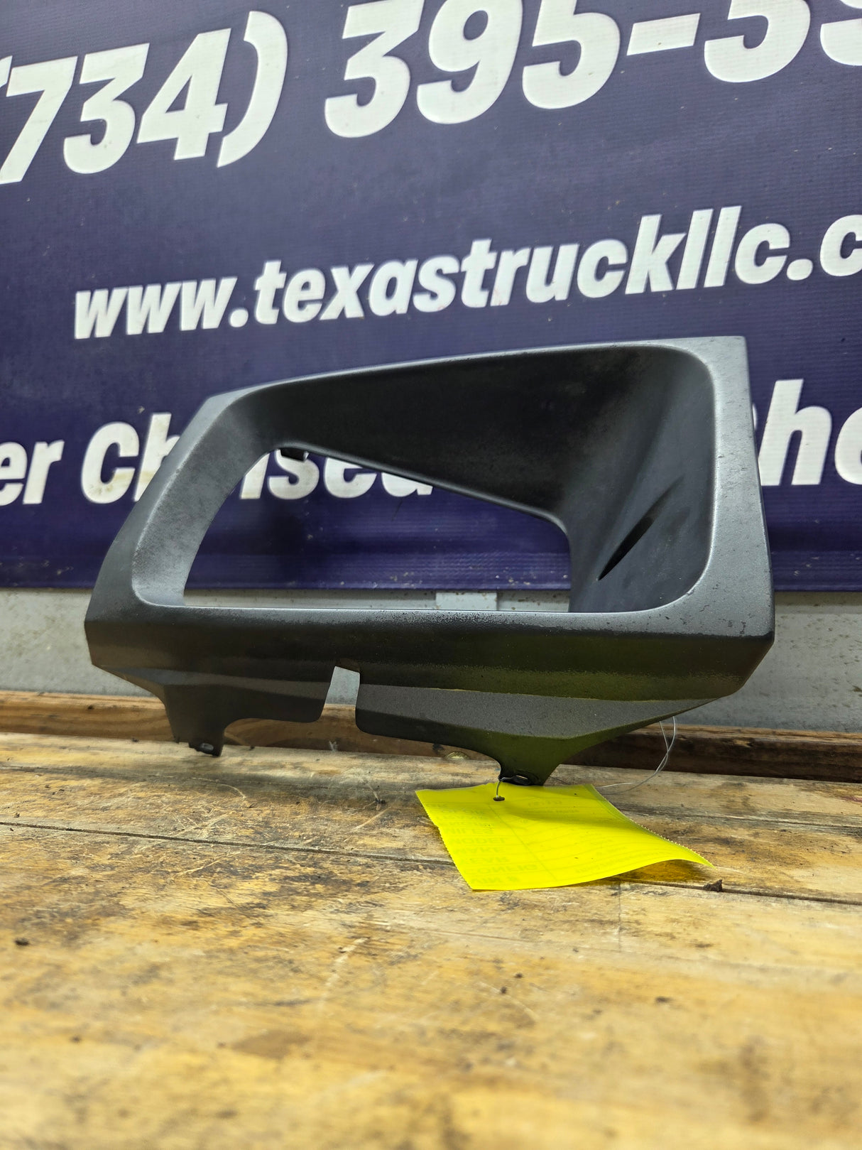 1999-2004 Ford Super Duty F250 F350 F450 F550 LH Driver Side Headlight Bezel Surround Trim Ring