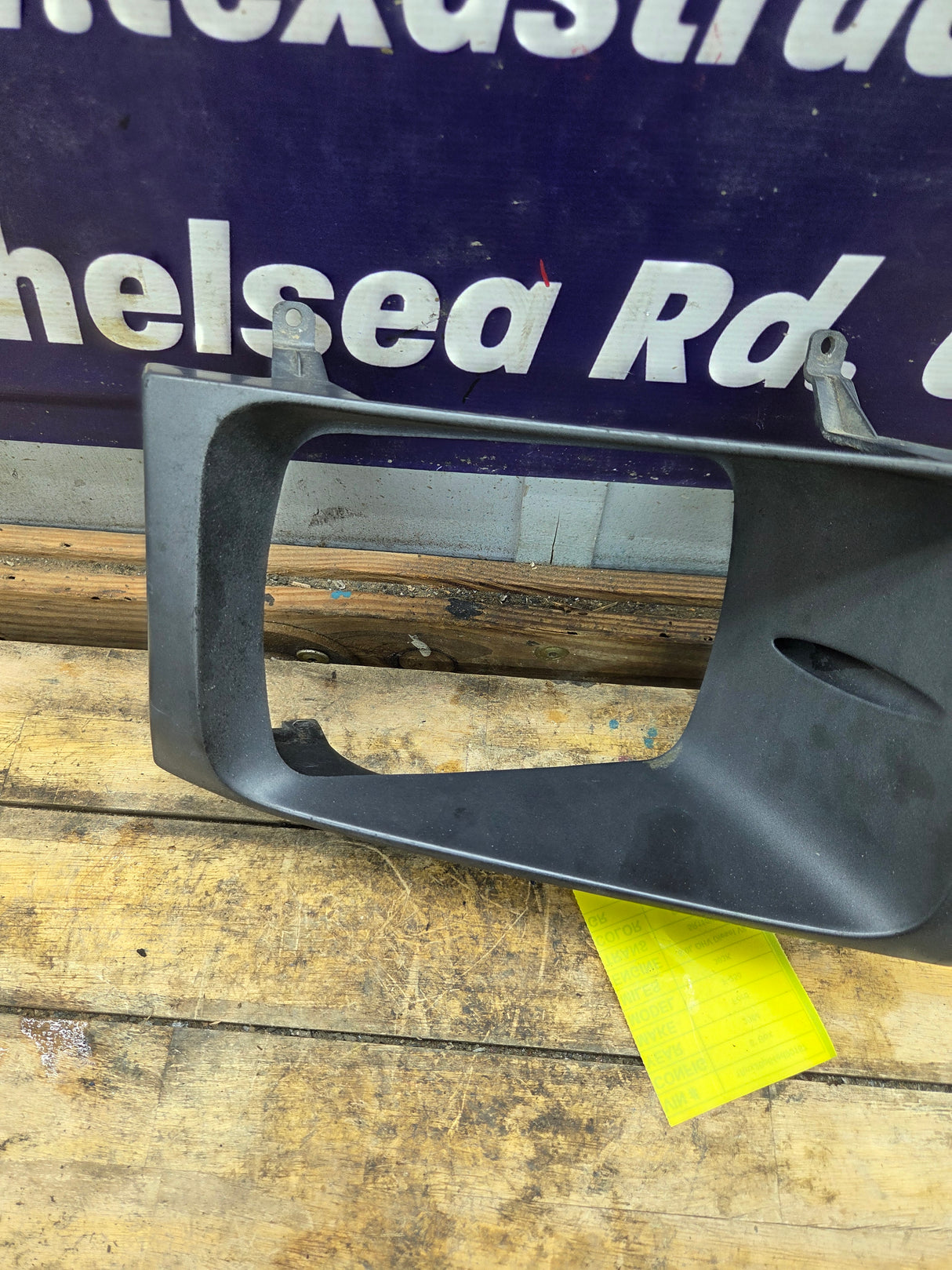 1999-2004 Ford Super Duty F250 F350 F450 F550 LH Driver Side Headlight Bezel Surround Trim Ring