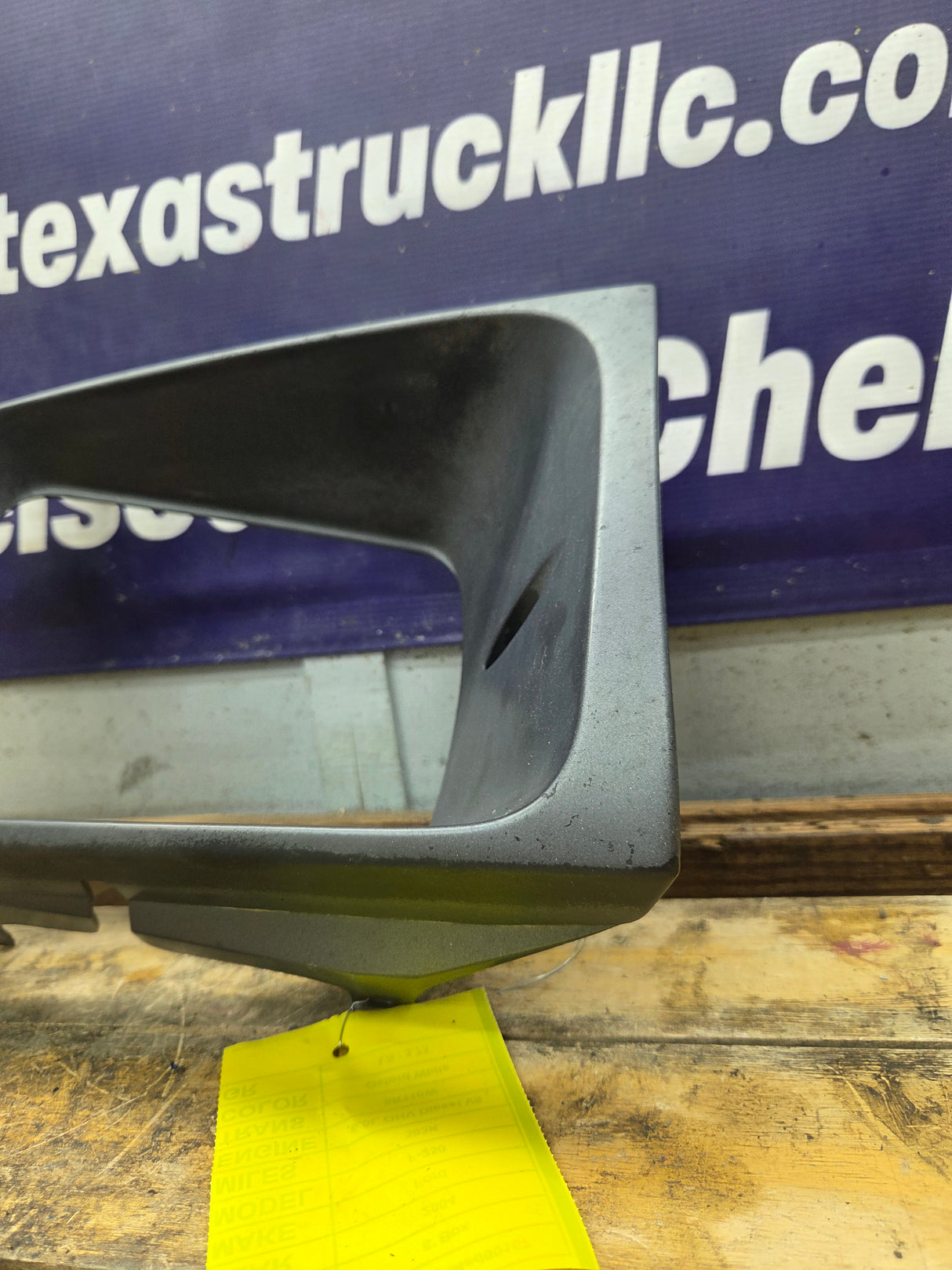 1999-2004 Ford Super Duty F250 F350 F450 F550 LH Driver Side Headlight Bezel Surround Trim Ring