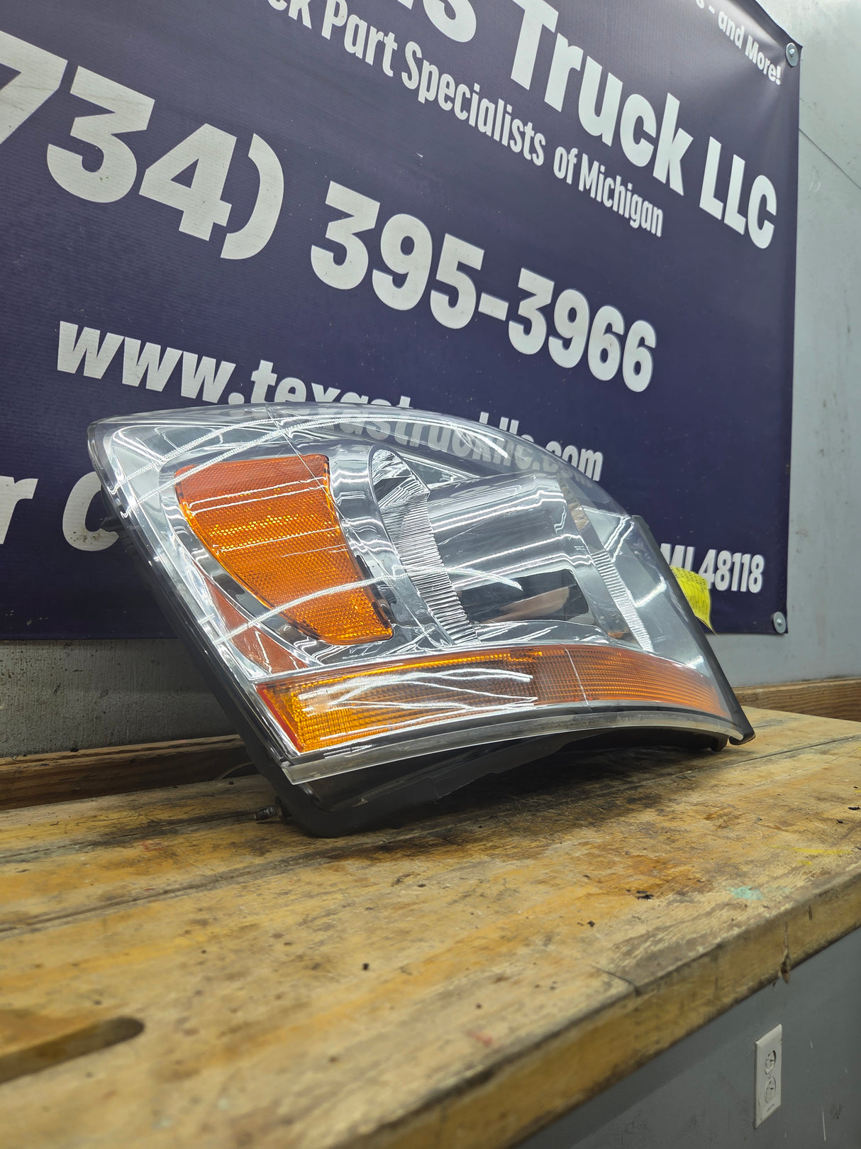 2006-2009 Dodge Ram 1500 2500 3500 RH Passenger Side Headlight TYC 20-6747-00