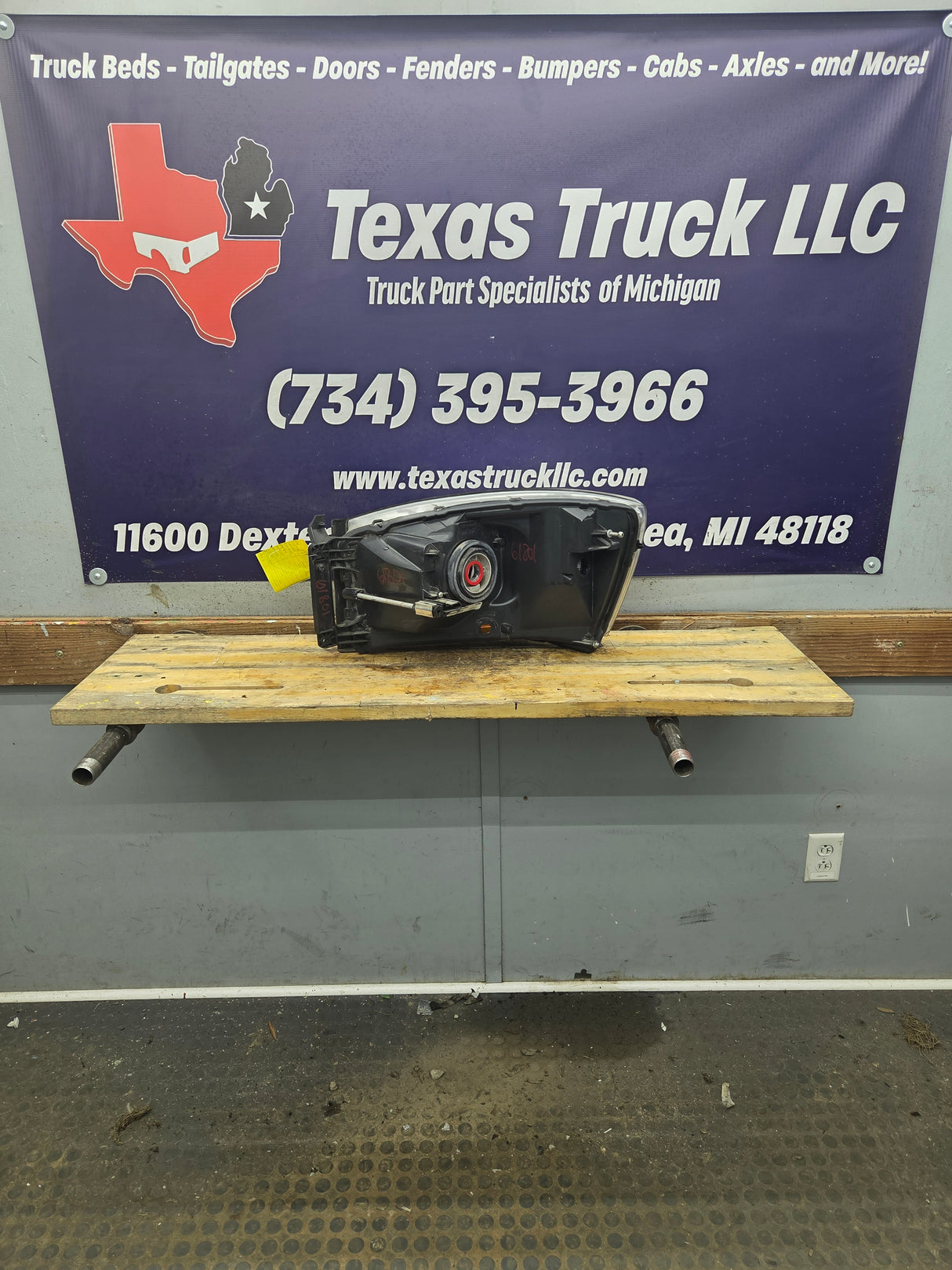 2006-2009 Dodge Ram 1500 2500 3500 RH Passenger Side Headlight TYC 20-6747-00