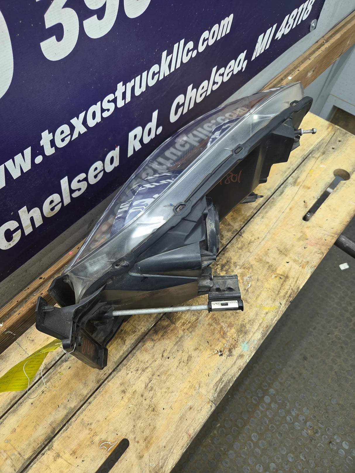 2006-2009 Dodge Ram 1500 2500 3500 RH Passenger Side Headlight TYC 20-6747-00