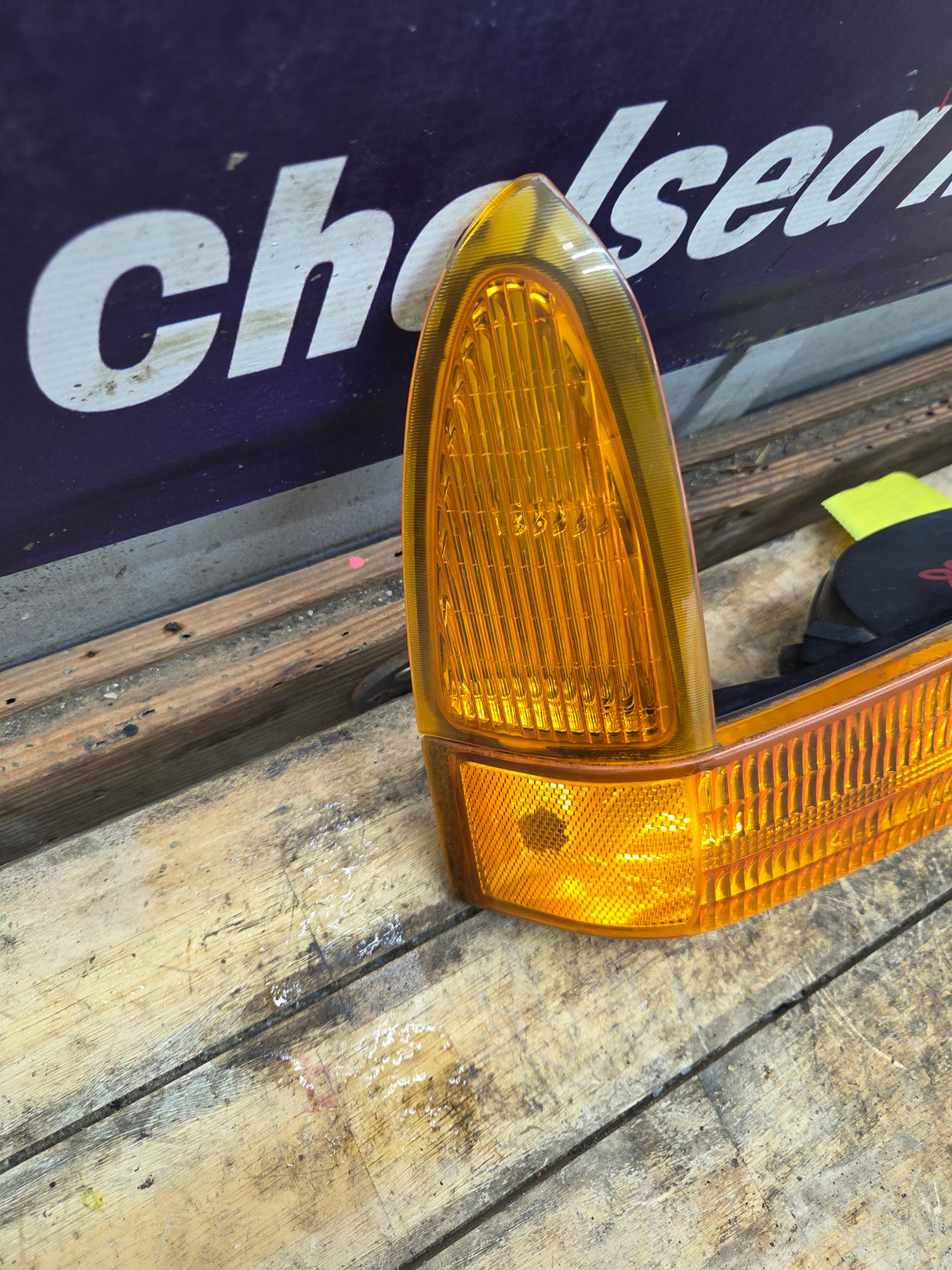 1999-2004 Ford Super Duty F250 F350 RH Passenger Side OEM Turn Signal Parking Light Assembly
