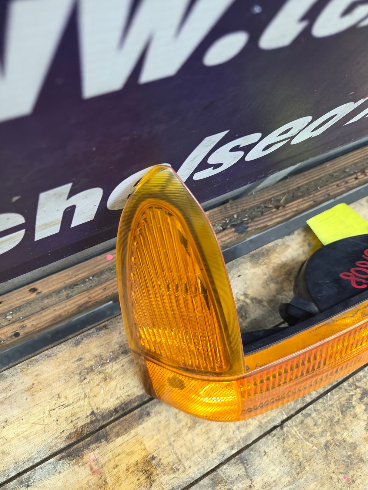 1999-2004 Ford Super Duty F250 F350 RH Passenger Side OEM Turn Signal Parking Light Assembly