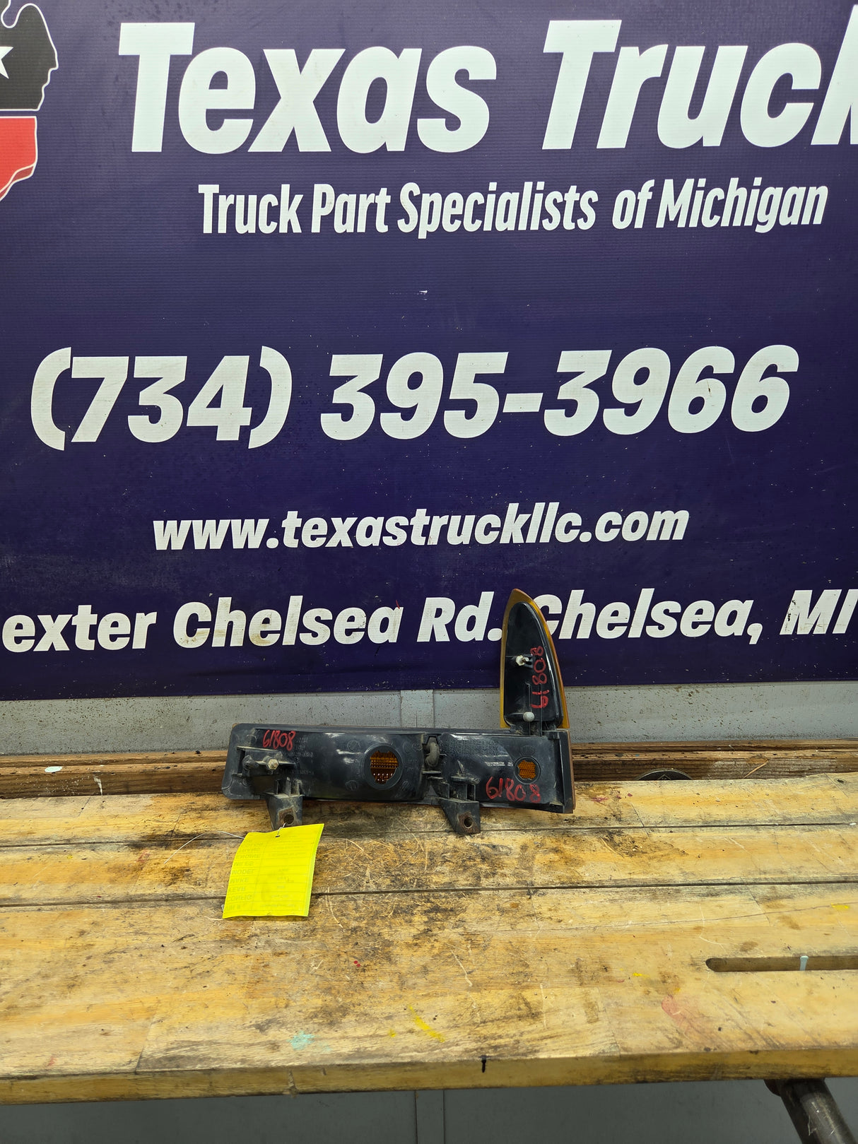 1999-2004 Ford Super Duty F250 F350 RH Passenger Side OEM Turn Signal Parking Light Assembly